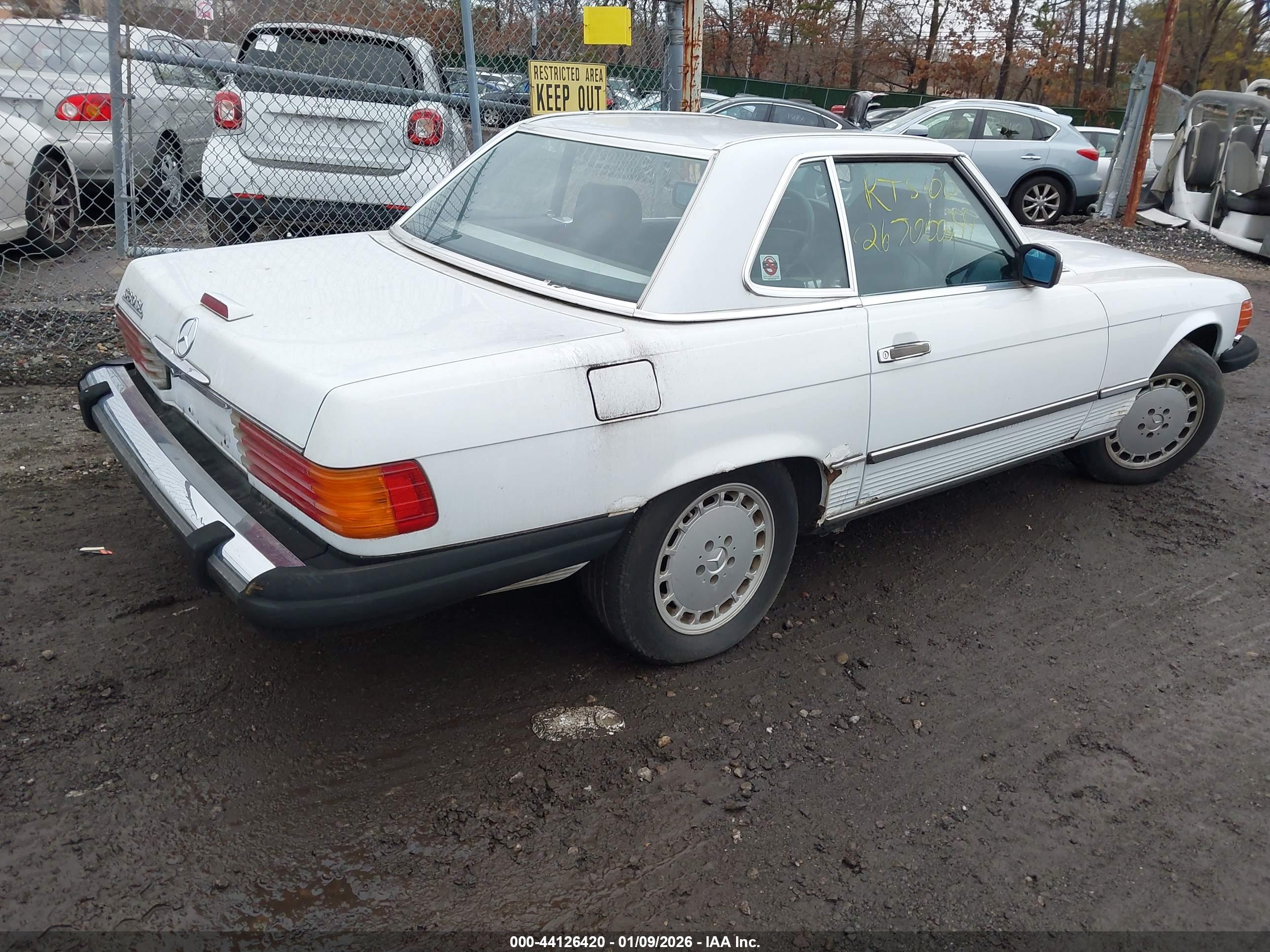MERCEDES-BENZ 560 image 4
