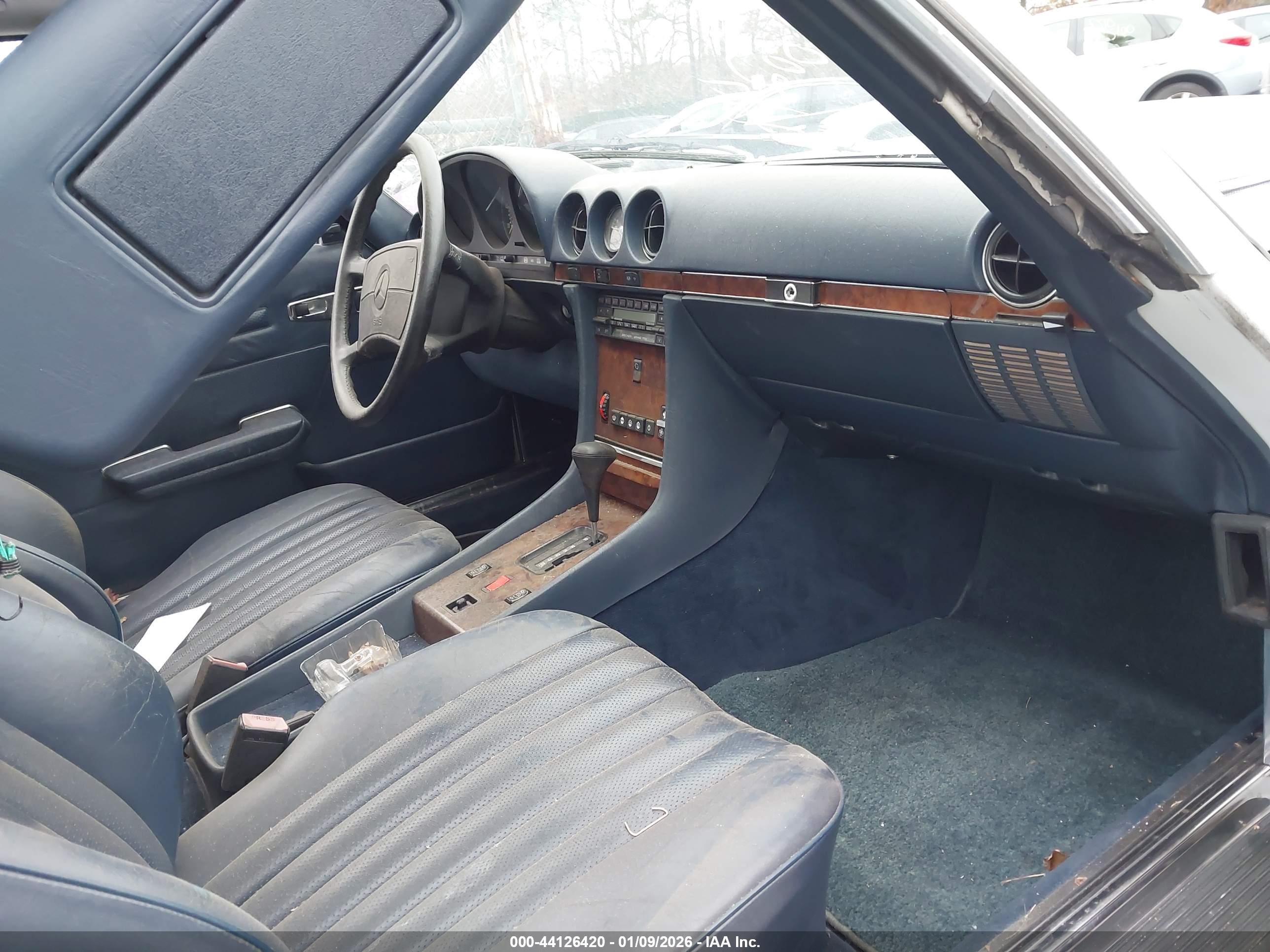 MERCEDES-BENZ 560 image 5