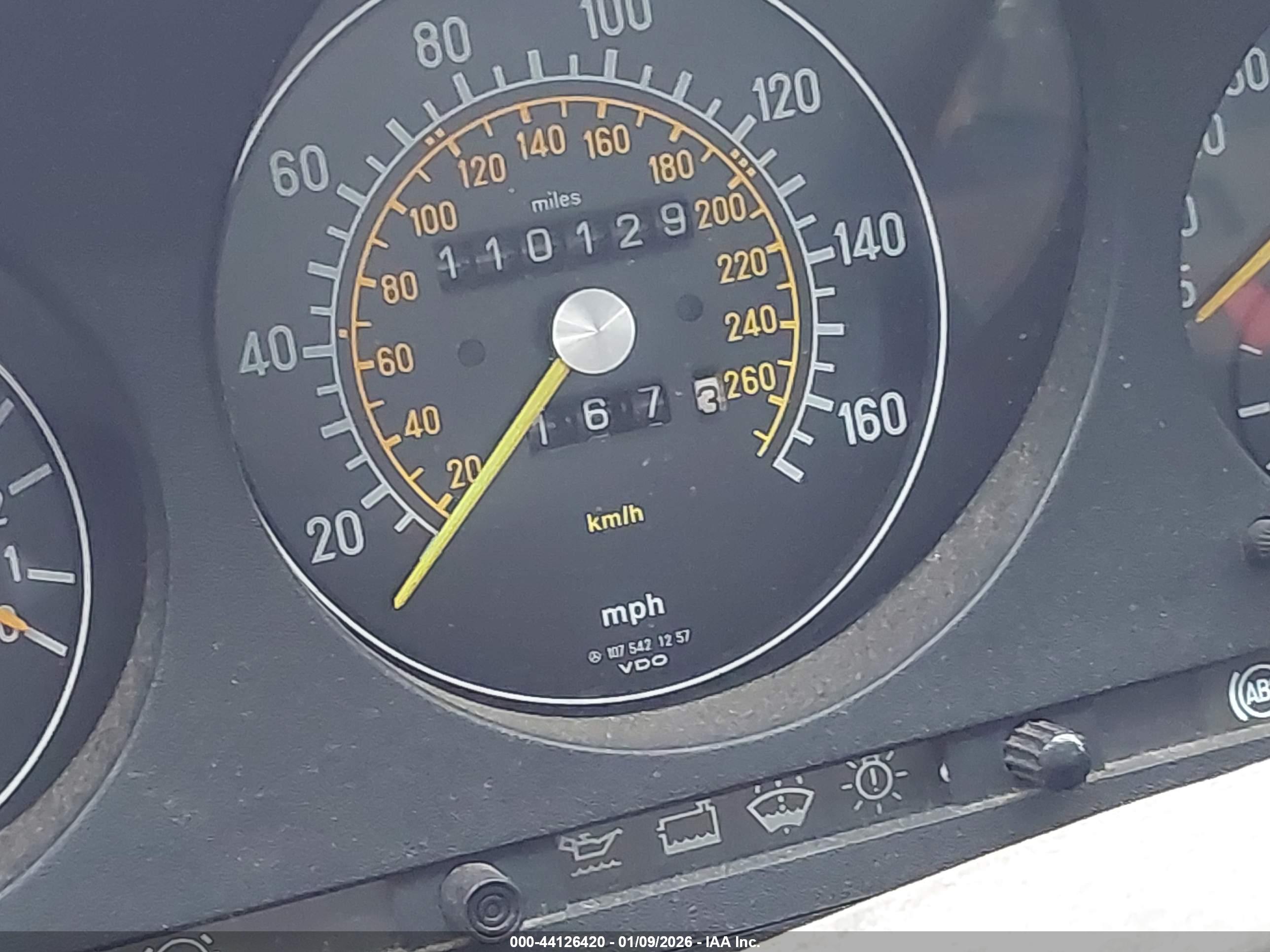 MERCEDES-BENZ 560 image 7
