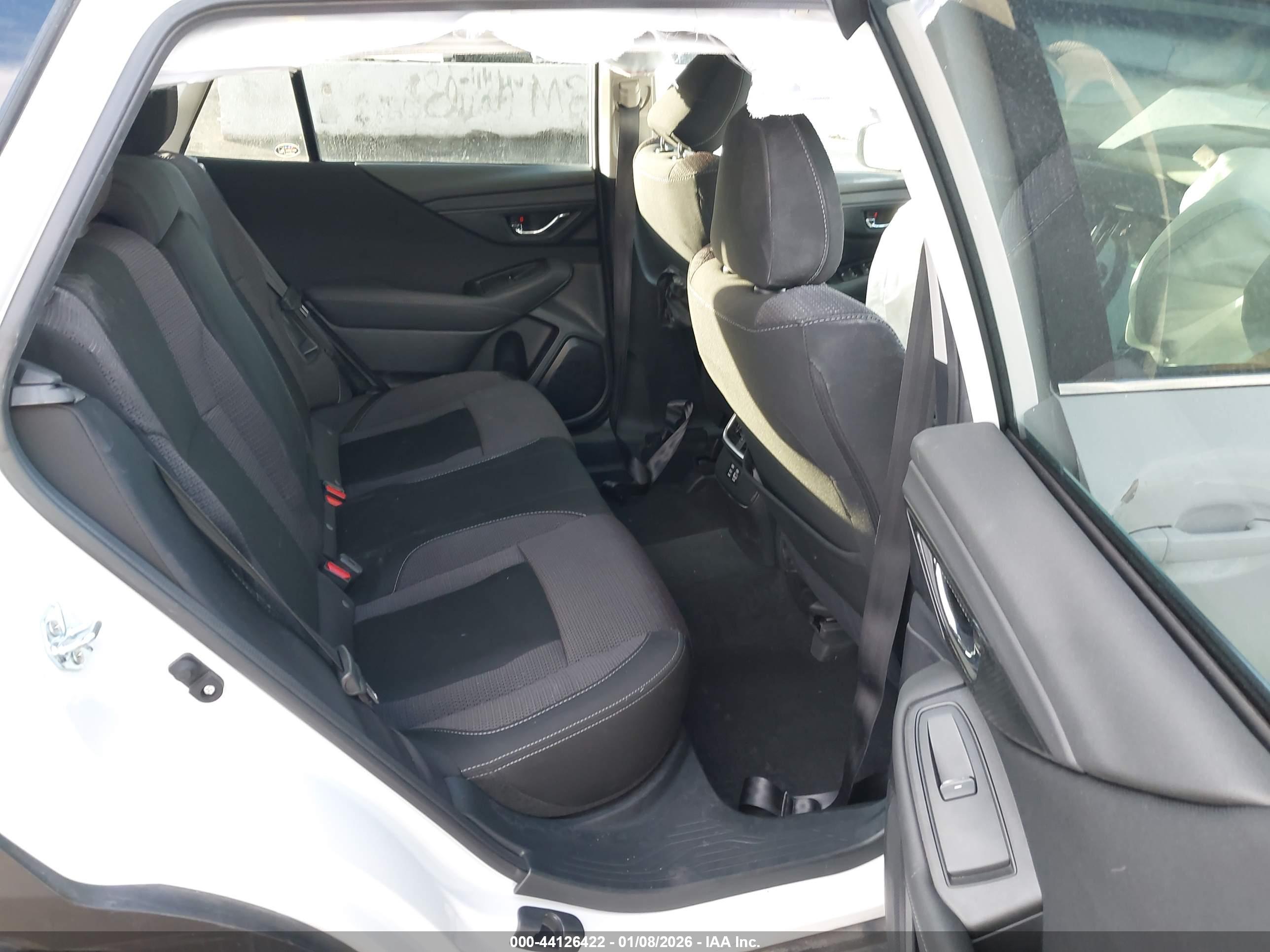 SUBARU OUTBACK image 8