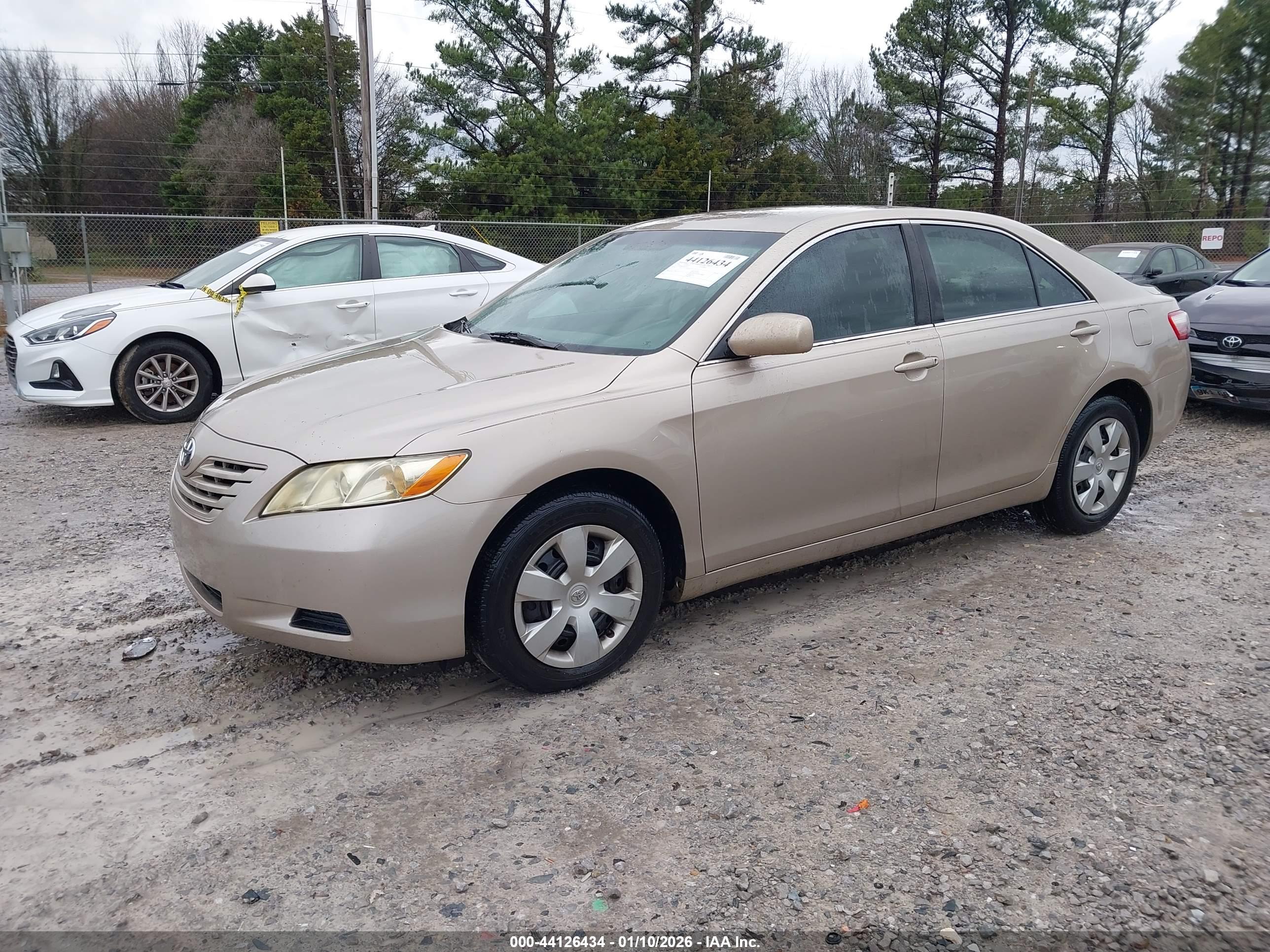 TOYOTA CAMRY image 2