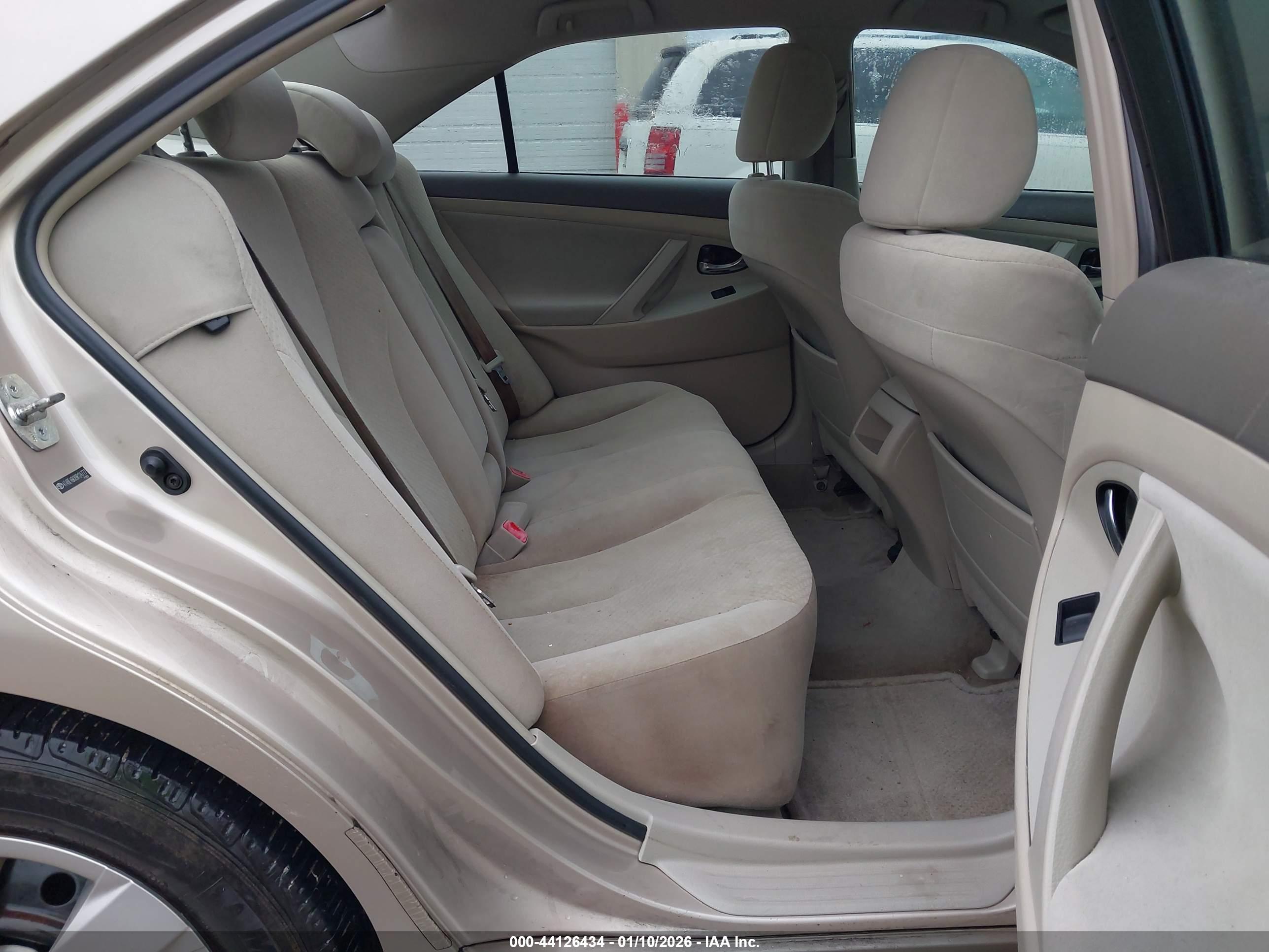 TOYOTA CAMRY image 8
