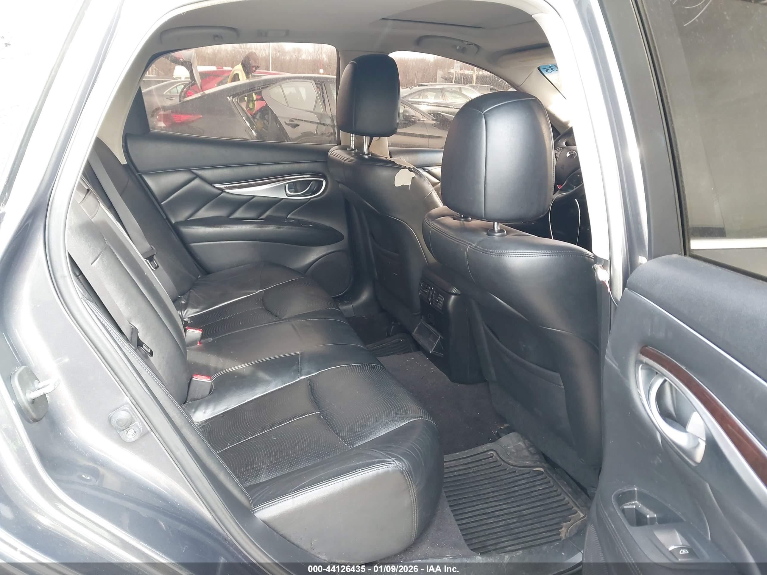 INFINITI M37X image 8