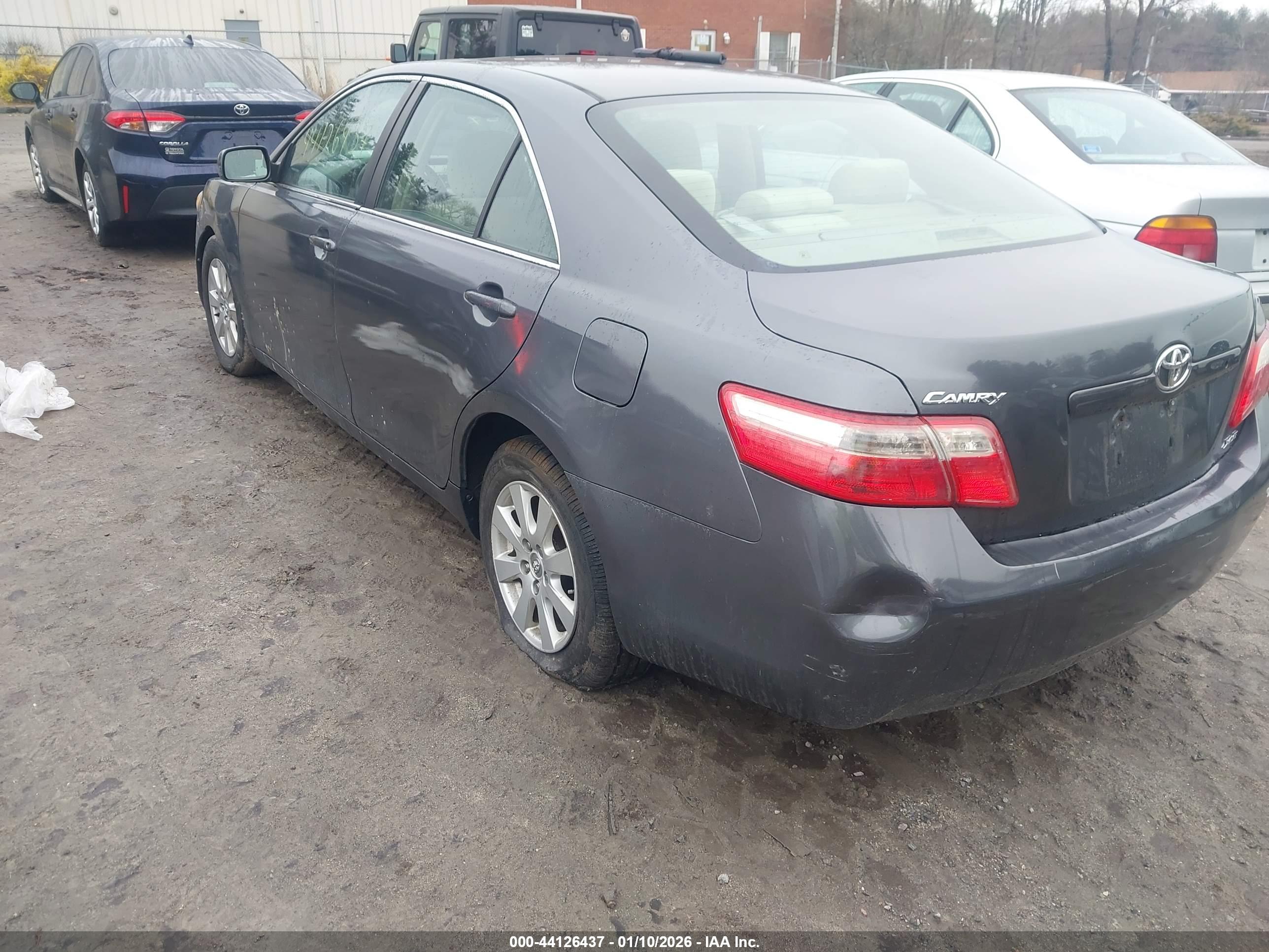 TOYOTA CAMRY image 3