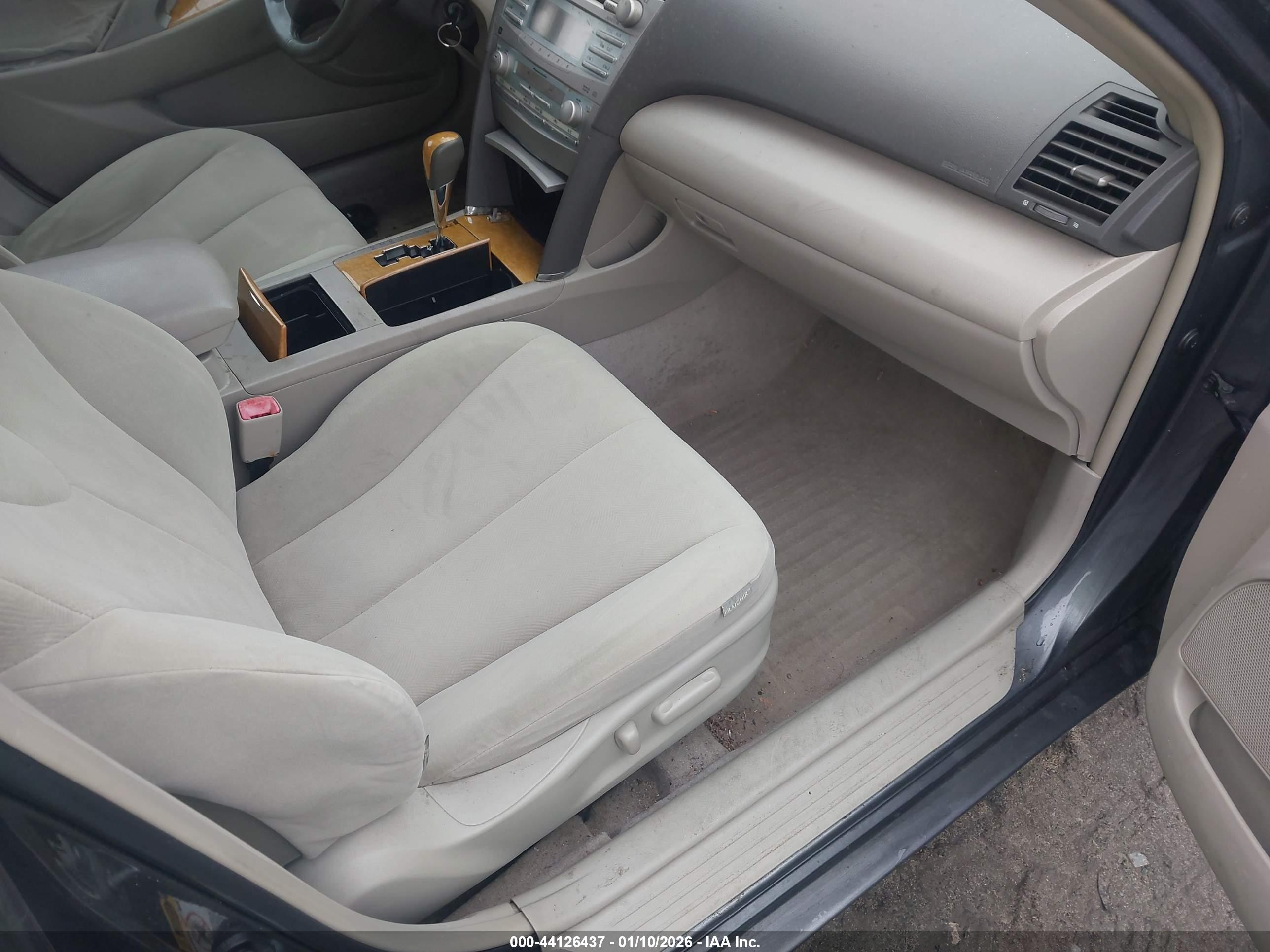 TOYOTA CAMRY image 5