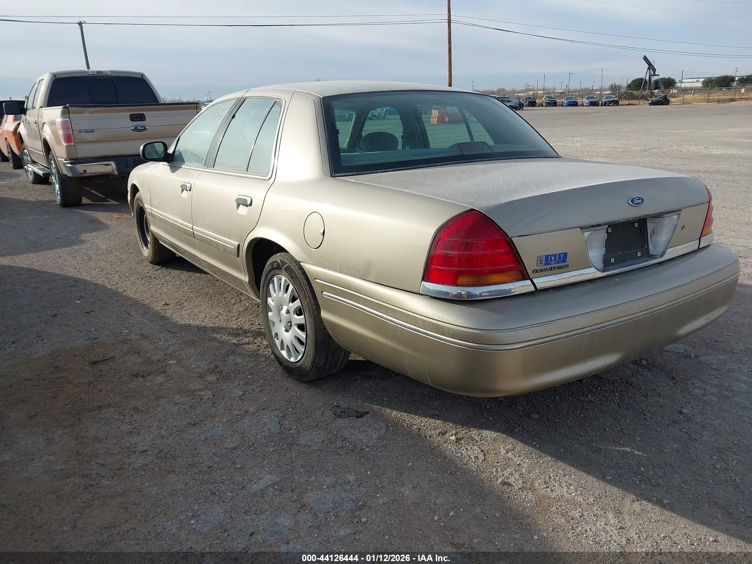 FORD CROWN image 3