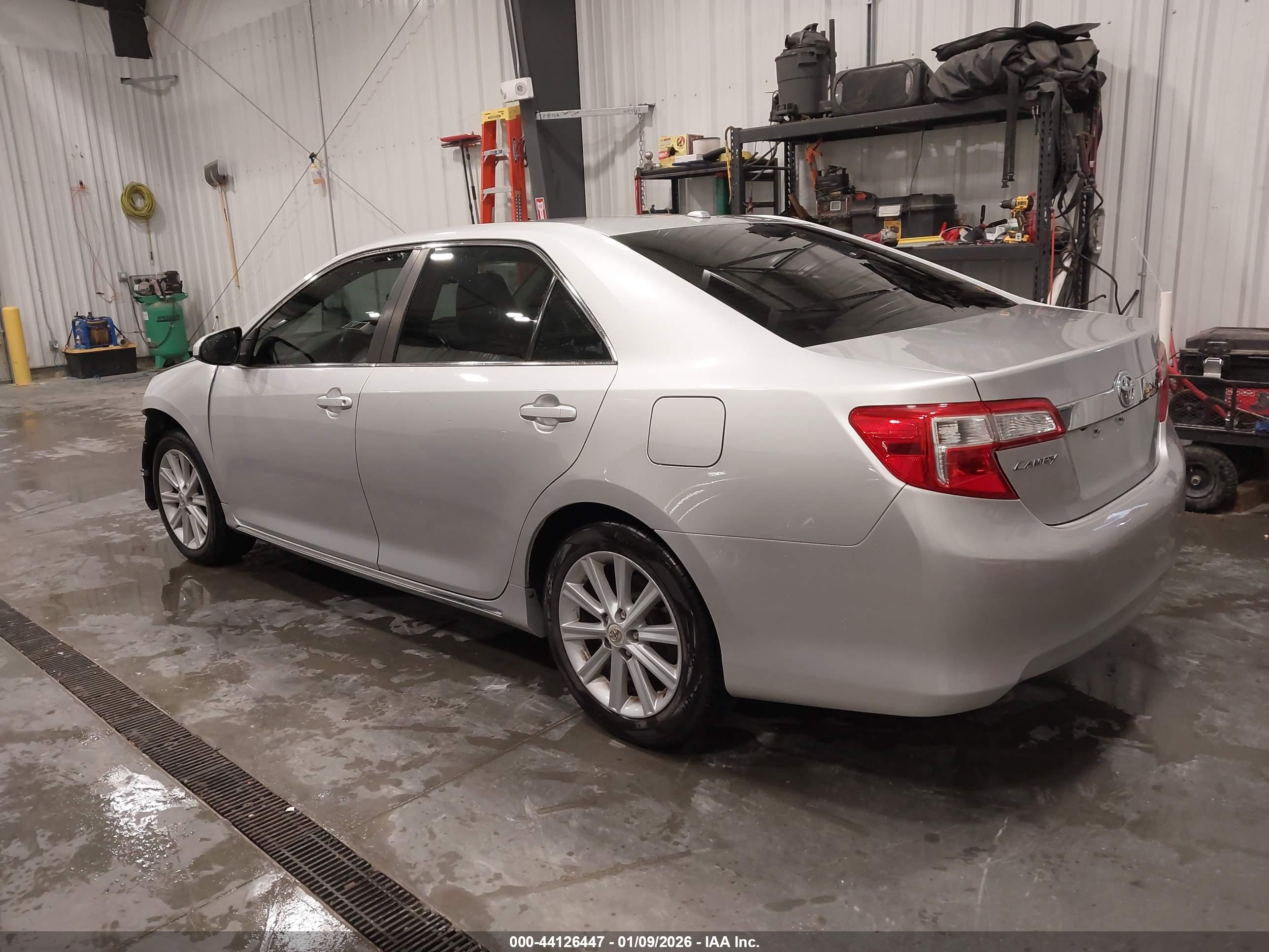 TOYOTA CAMRY image 3