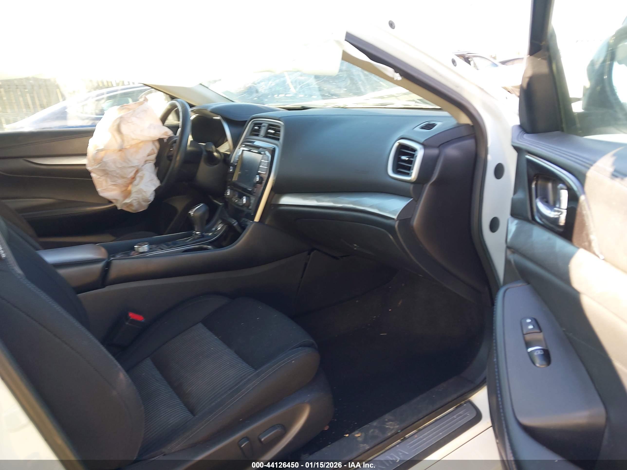 NISSAN MAXIMA image 5