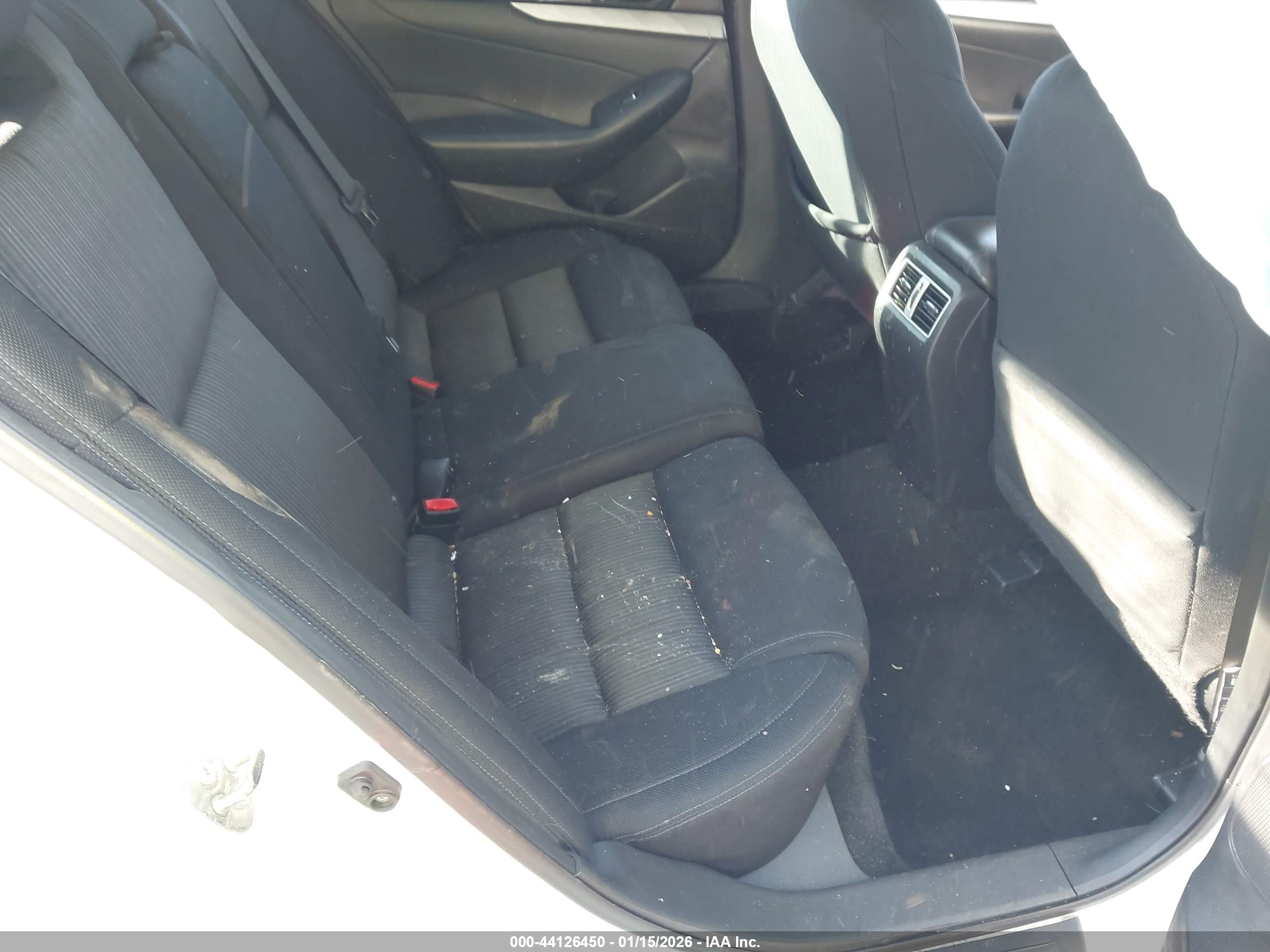 NISSAN MAXIMA image 8
