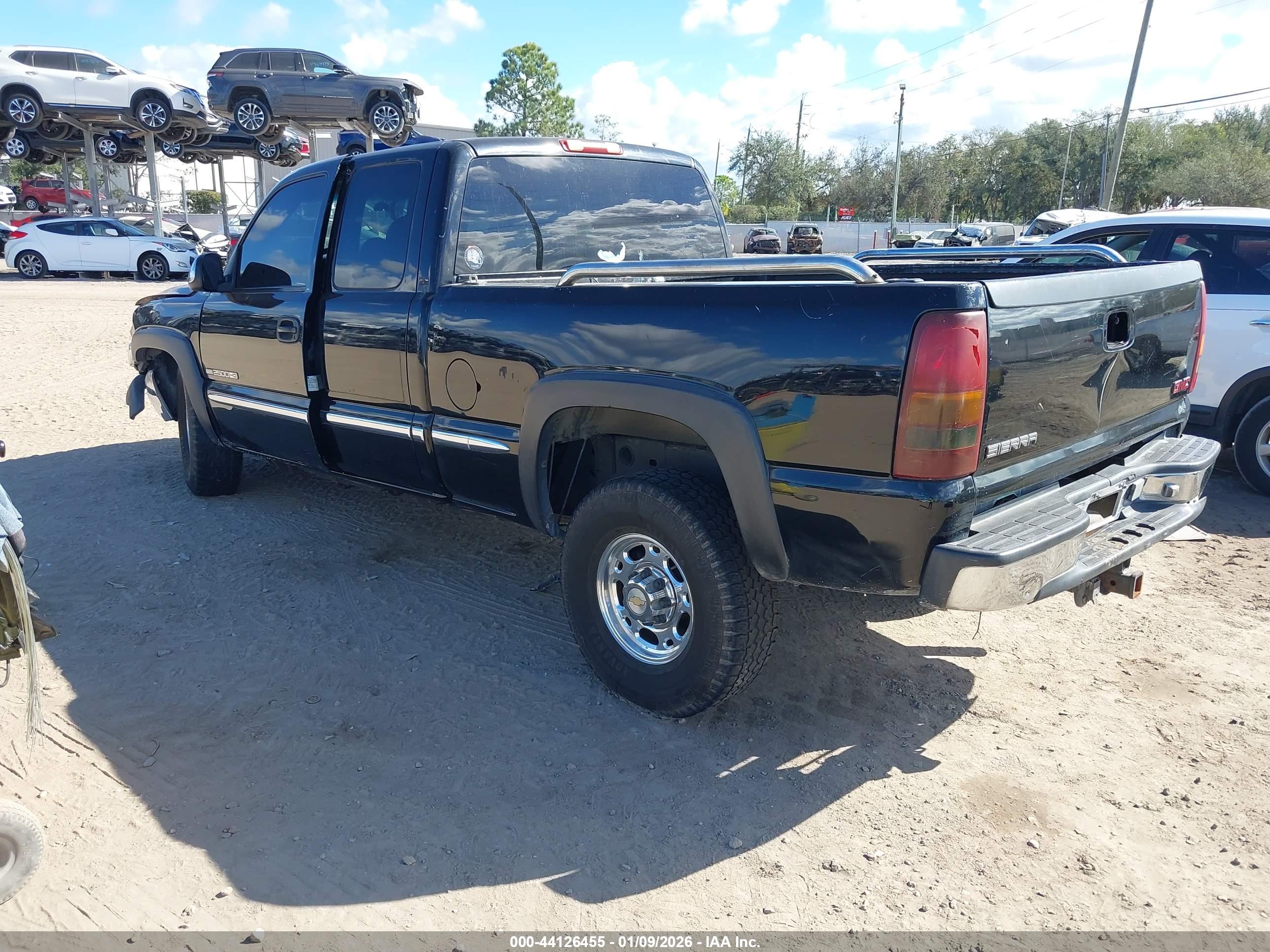 GMC SIERRA image 3