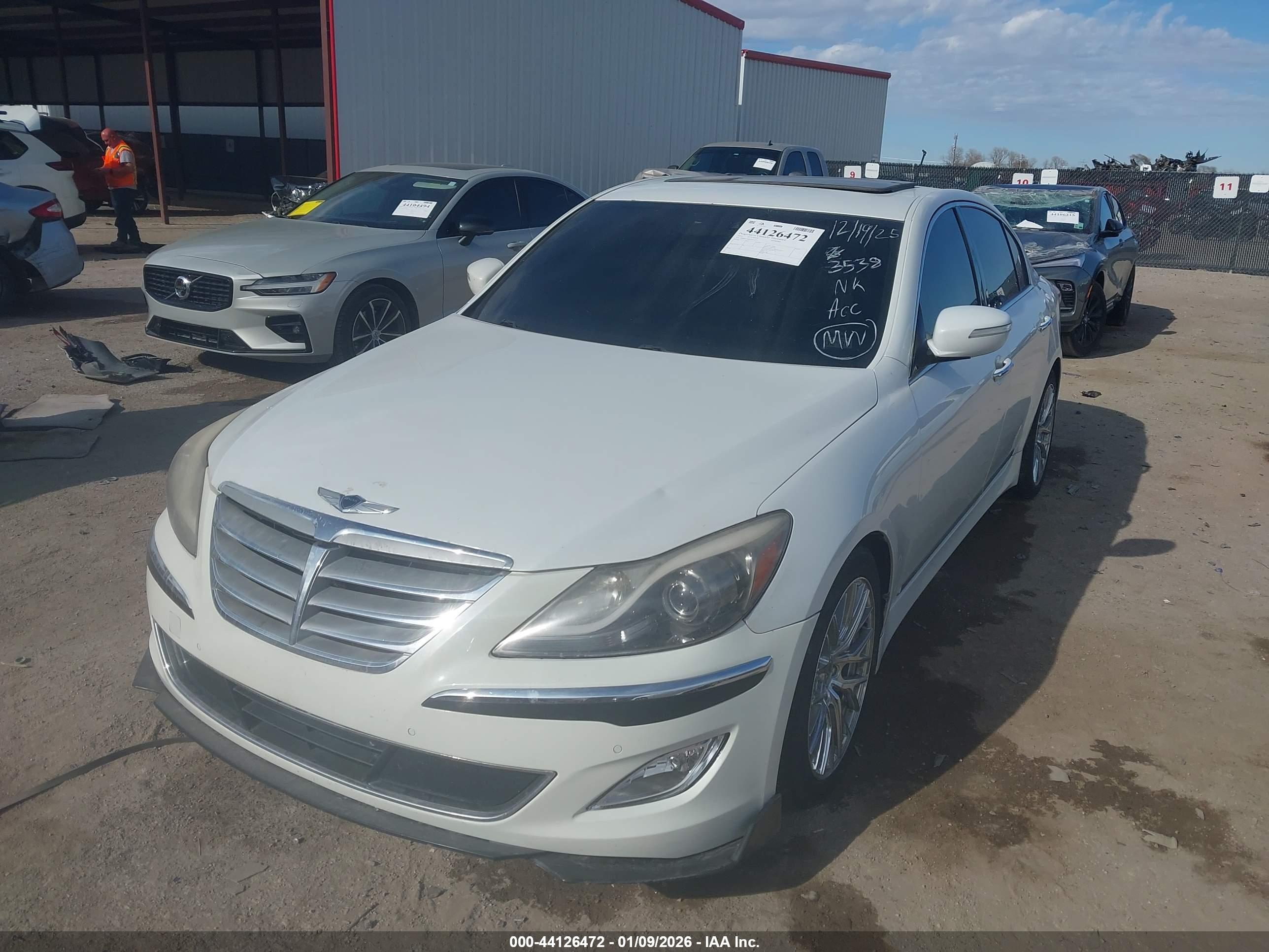 HYUNDAI GENESIS image 2
