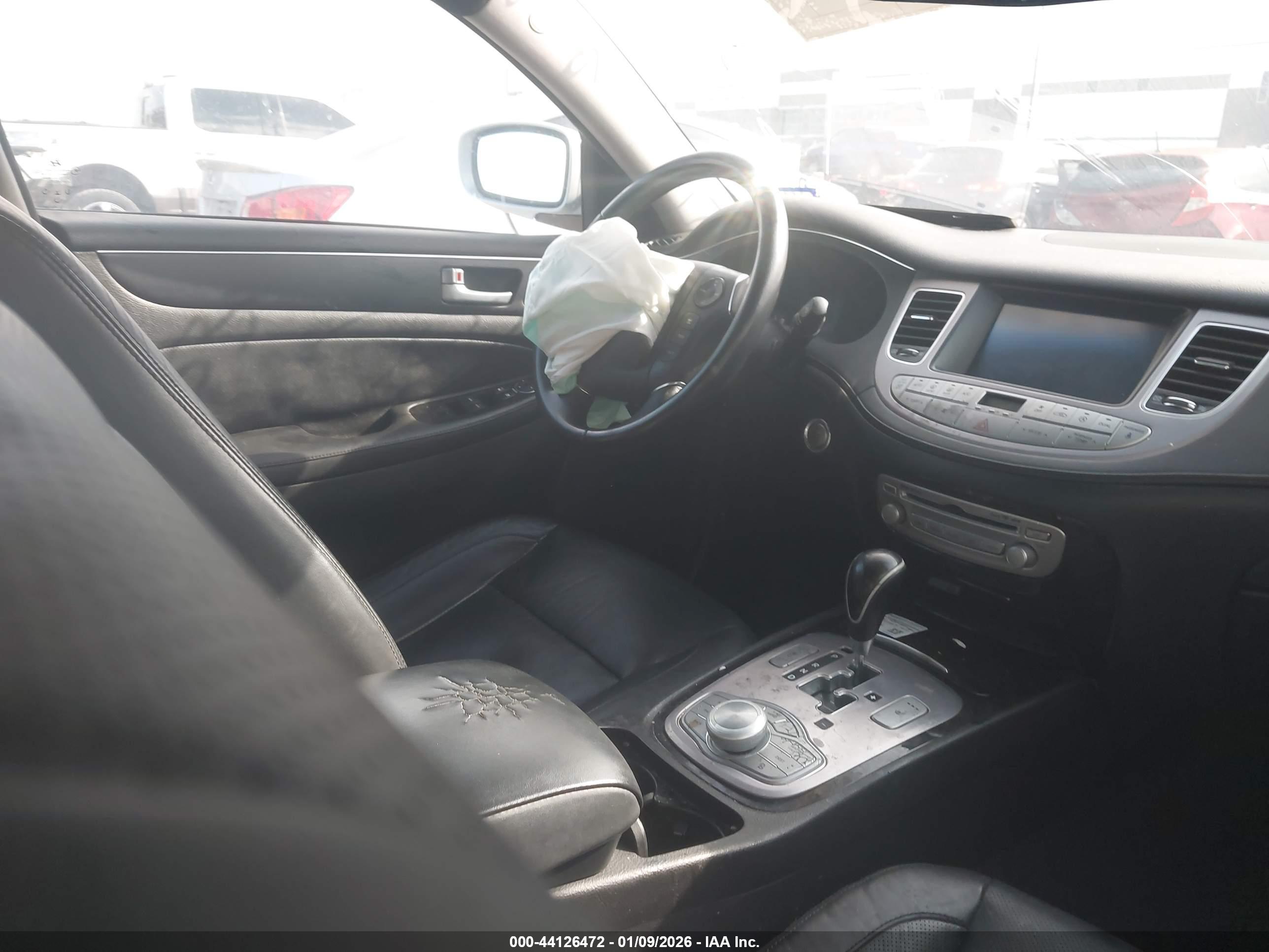 HYUNDAI GENESIS image 5