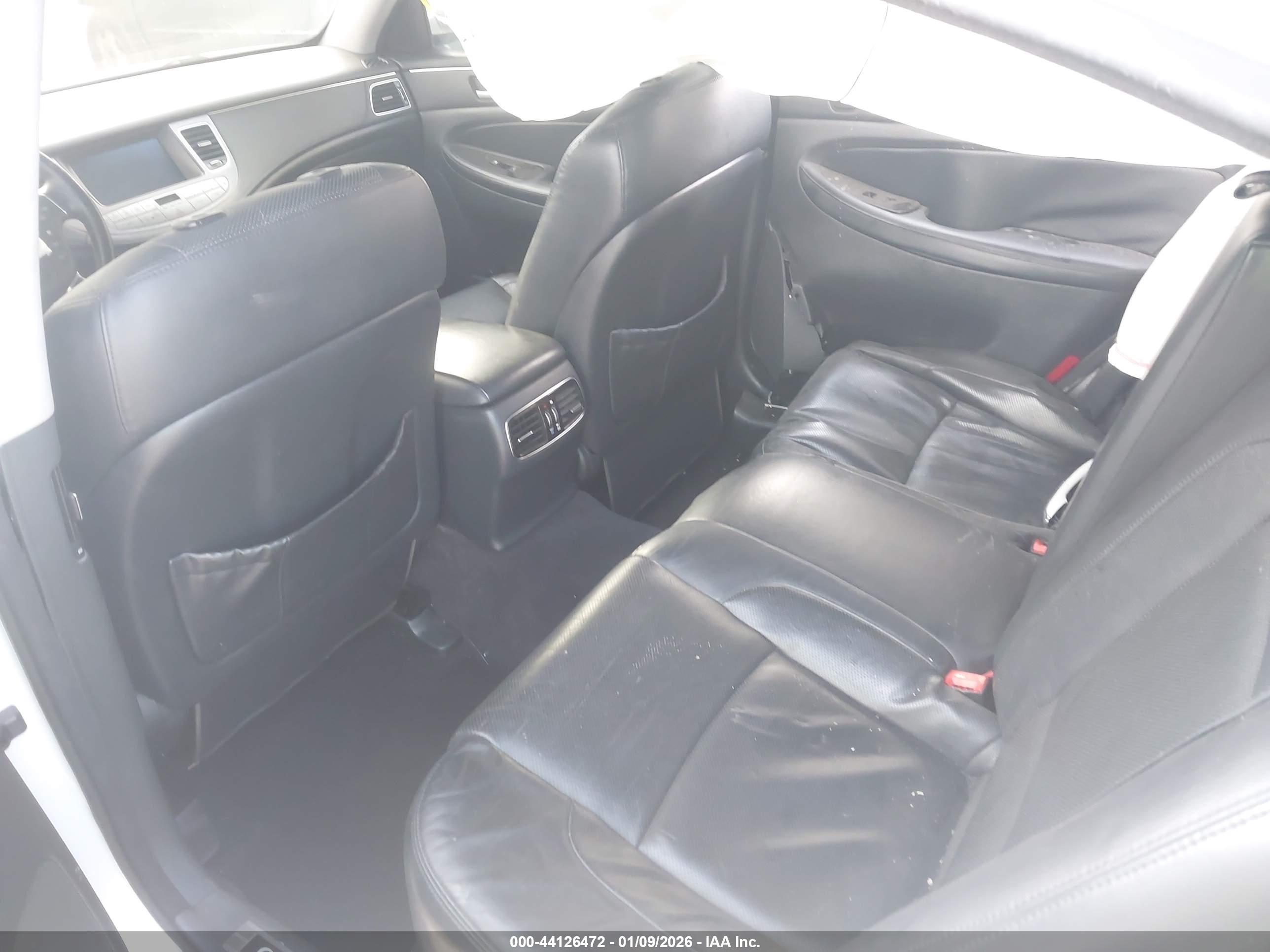 HYUNDAI GENESIS image 8