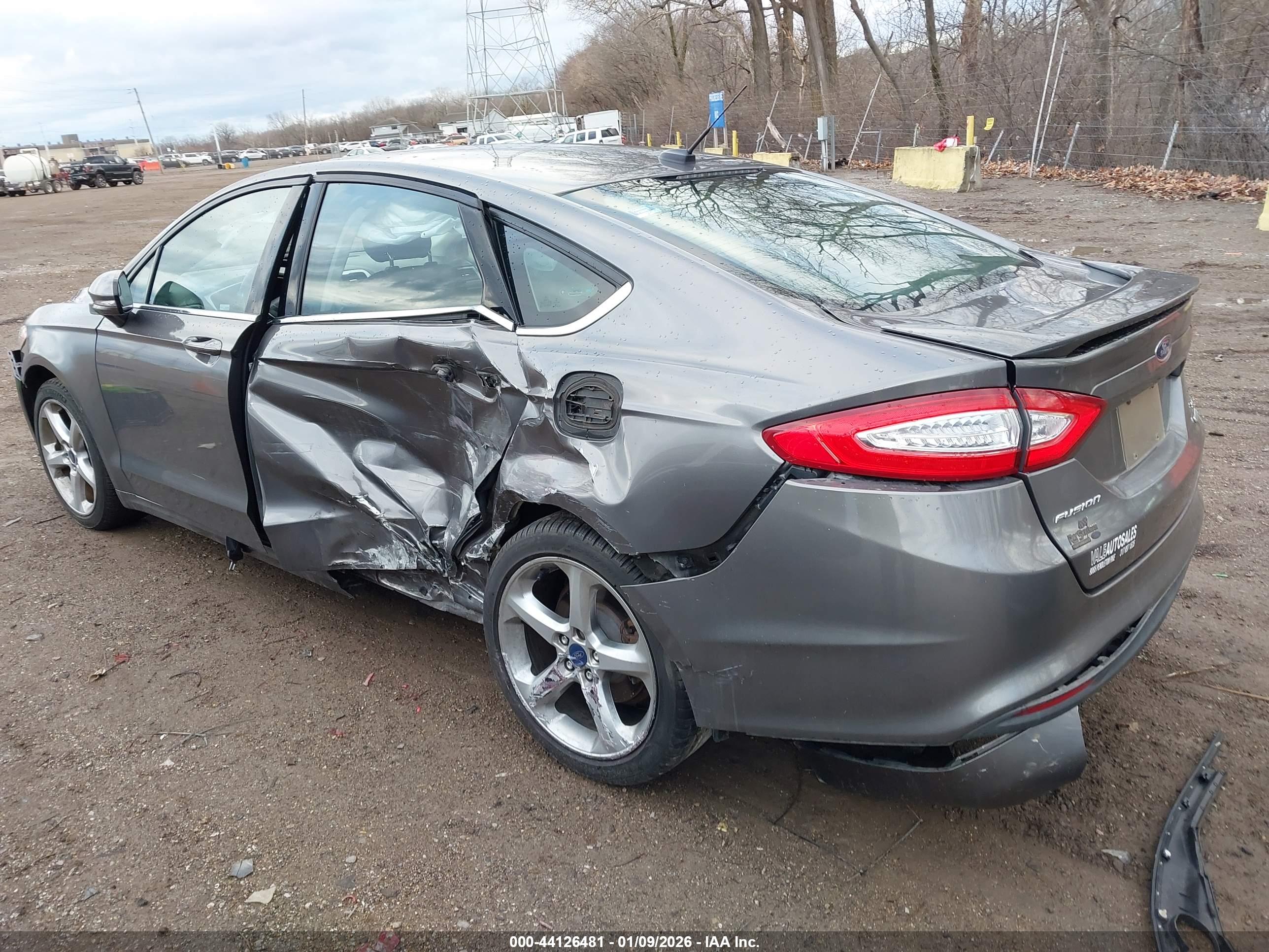 FORD FUSION image 3