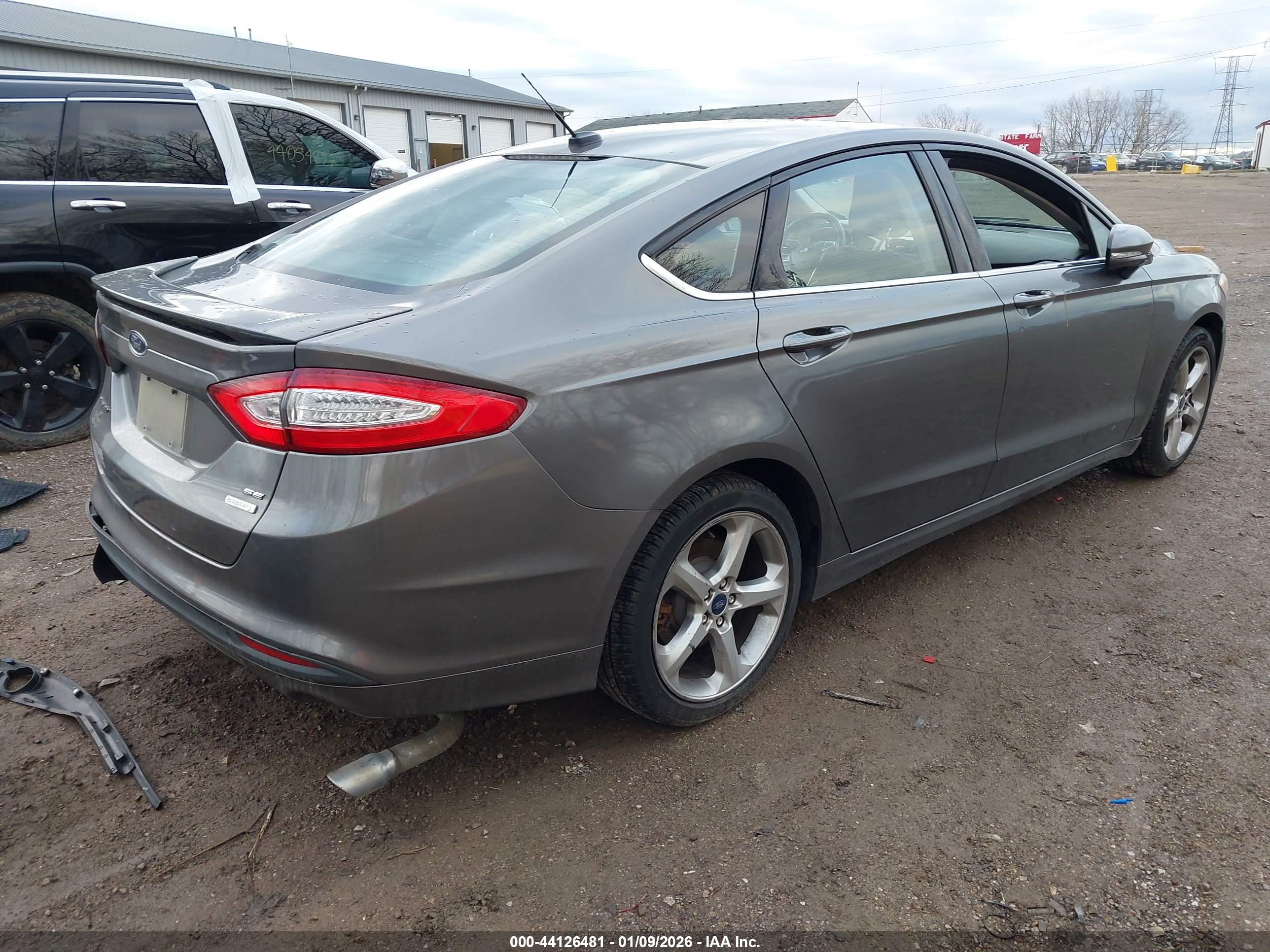 FORD FUSION image 4