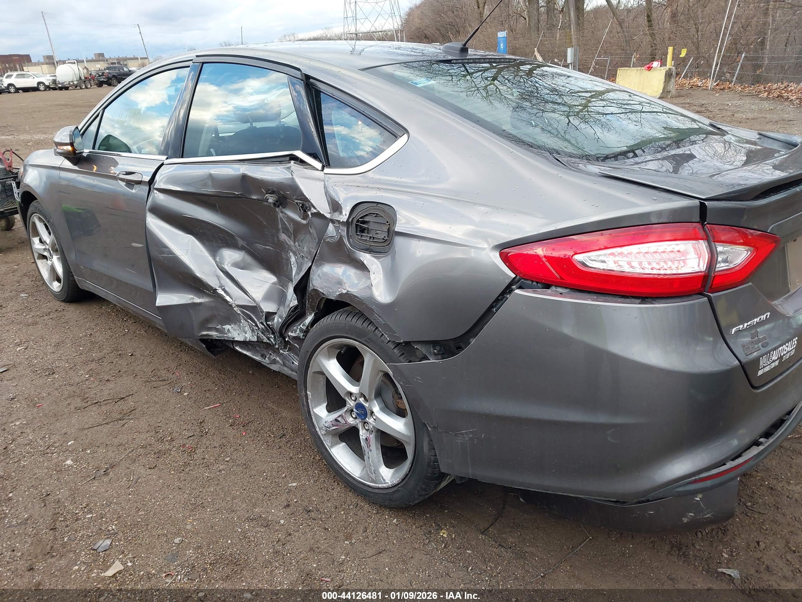 FORD FUSION image 6