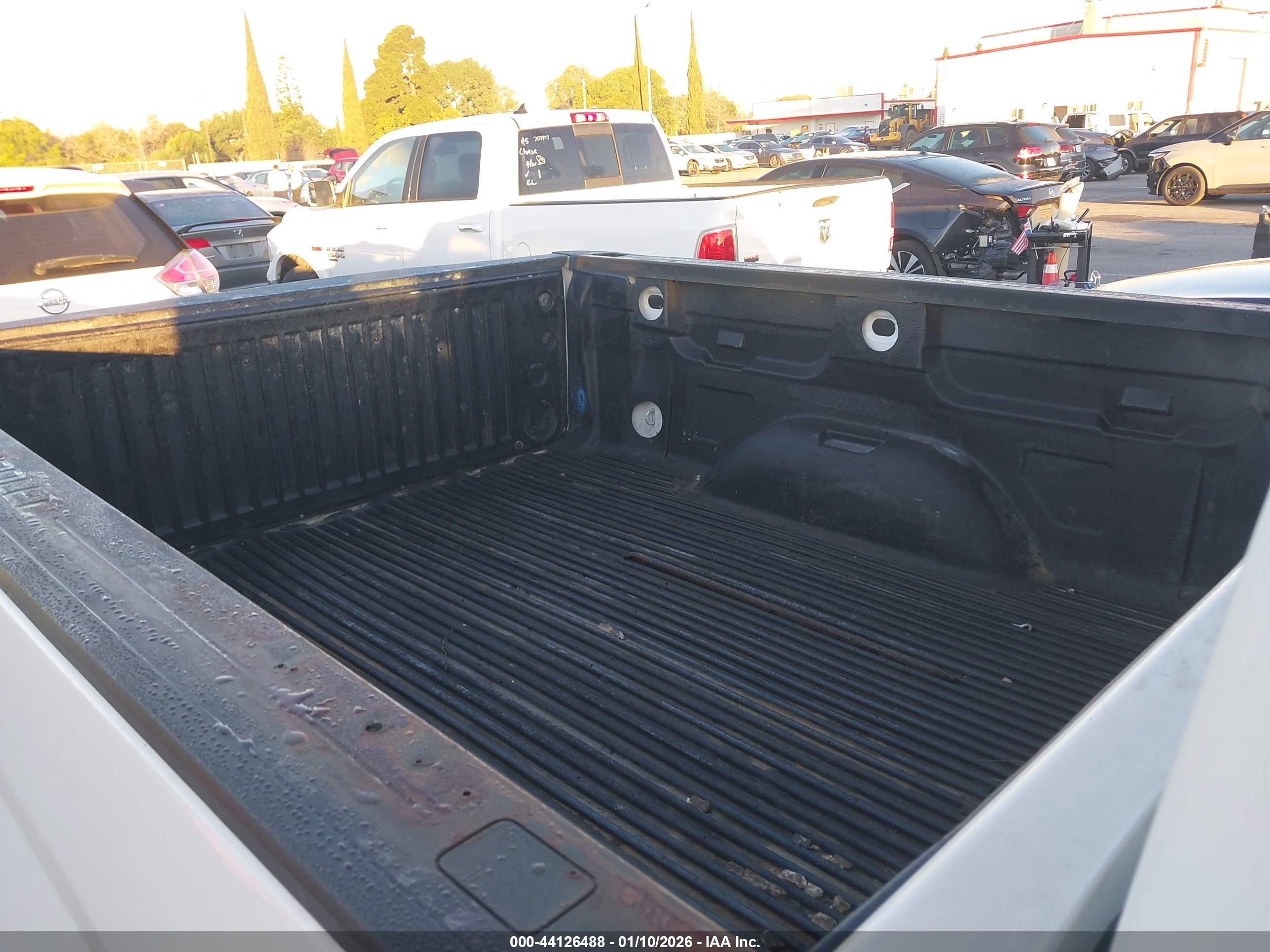 CHEVROLET SILVERADO image 8