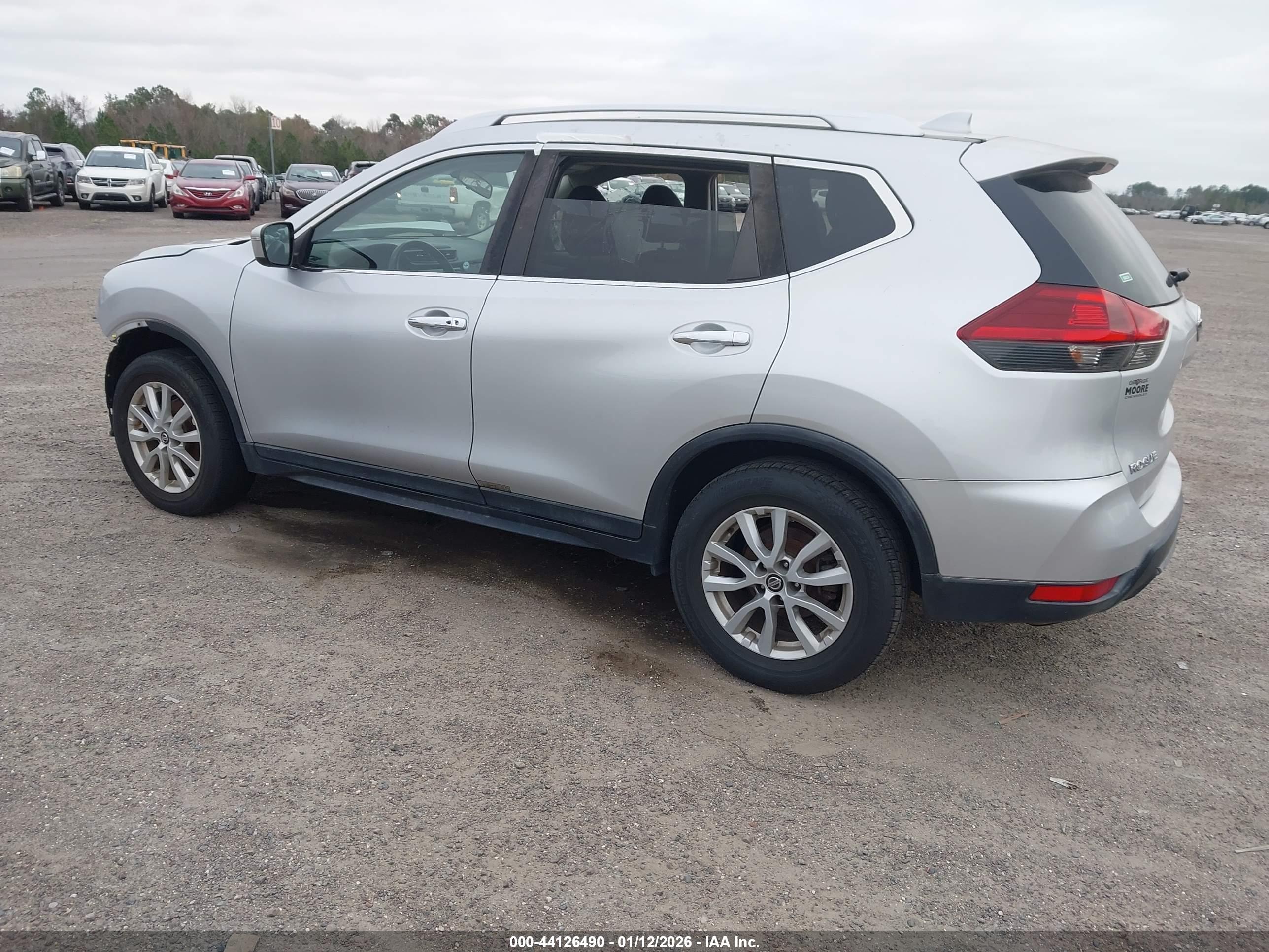 NISSAN ROGUE image 3