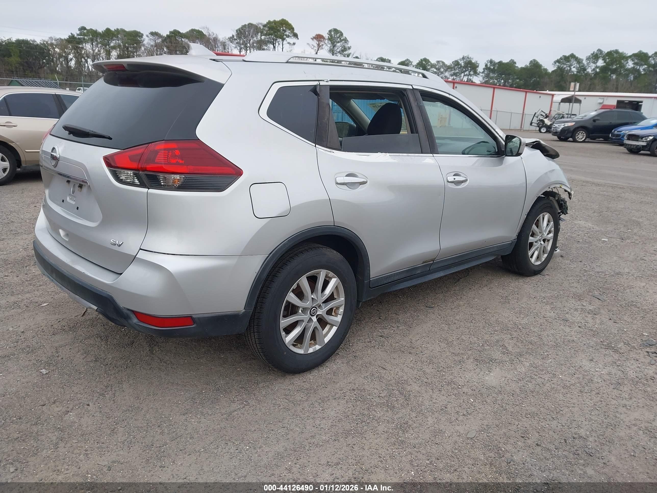 NISSAN ROGUE image 4