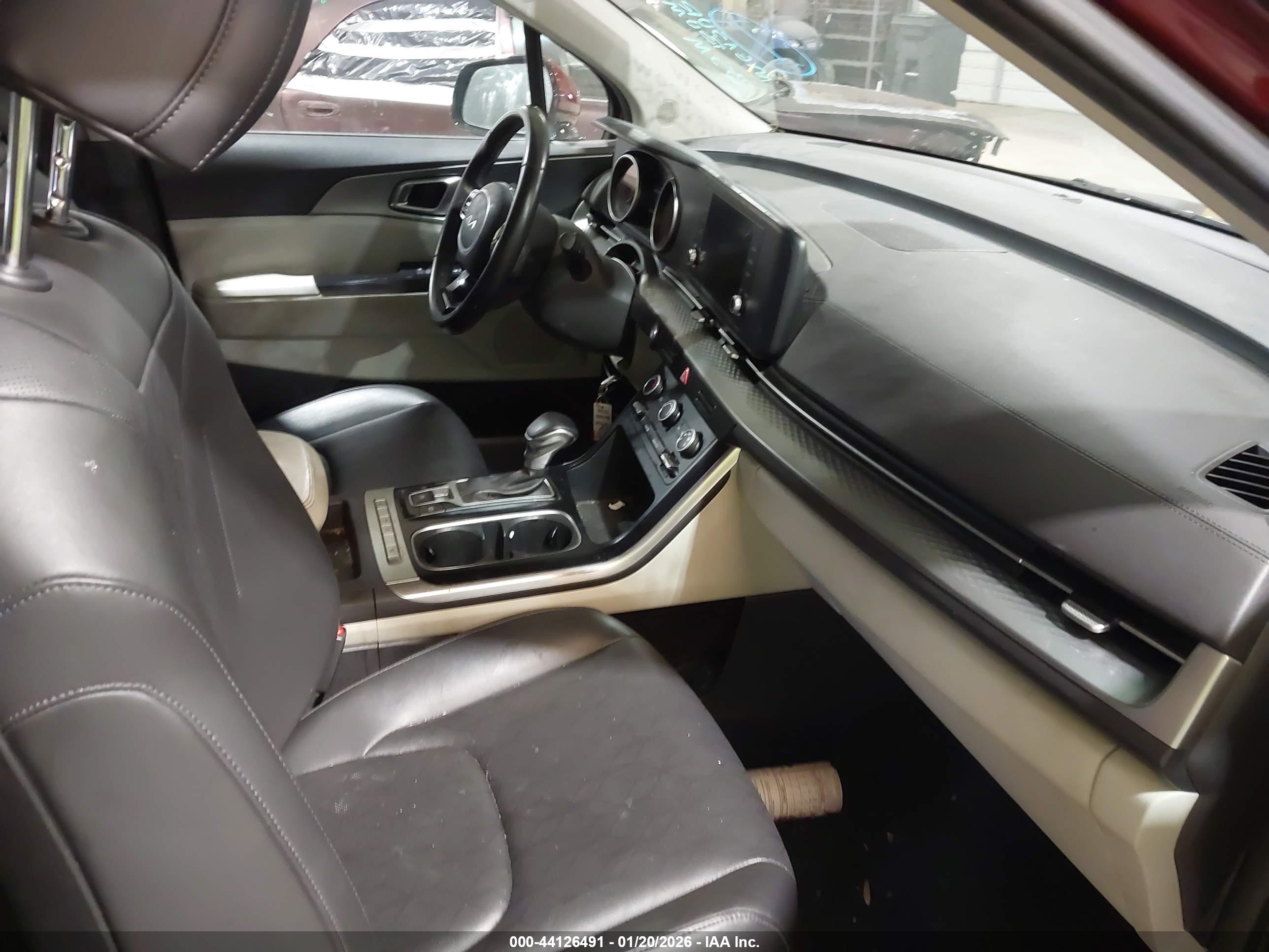 KIA CARNIVAL image 5
