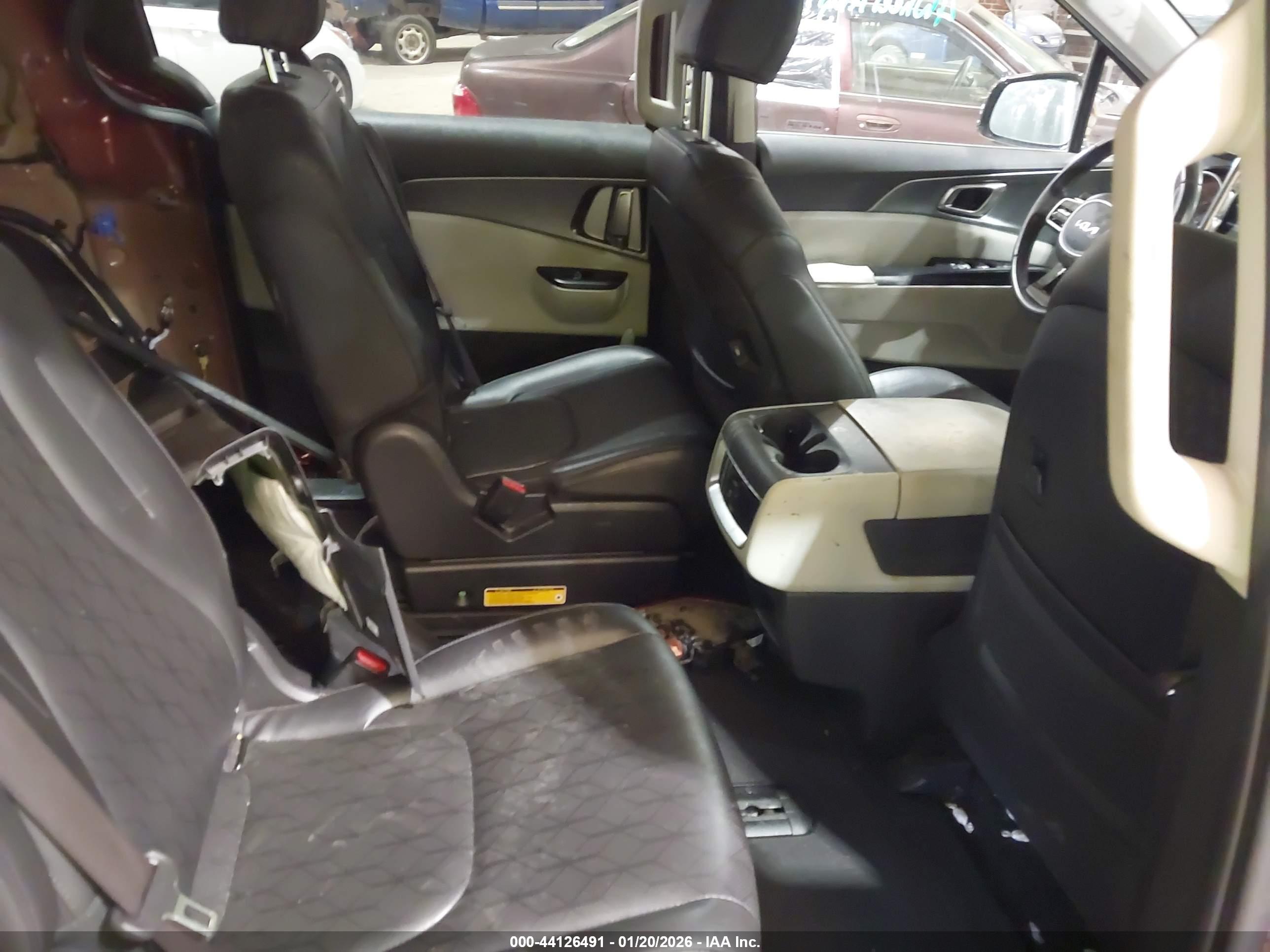 KIA CARNIVAL image 8