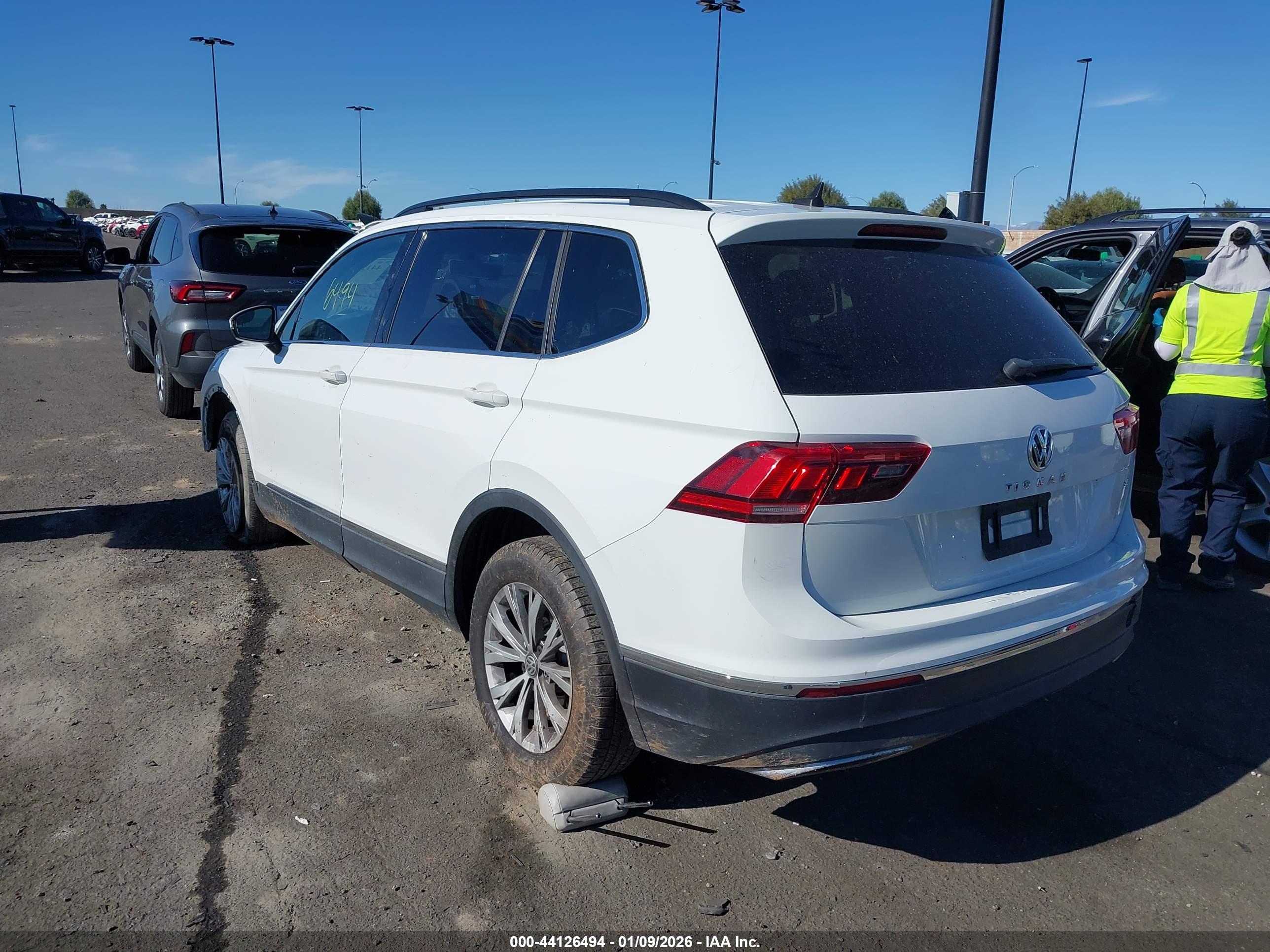 VOLKSWAGEN TIGUAN image 3