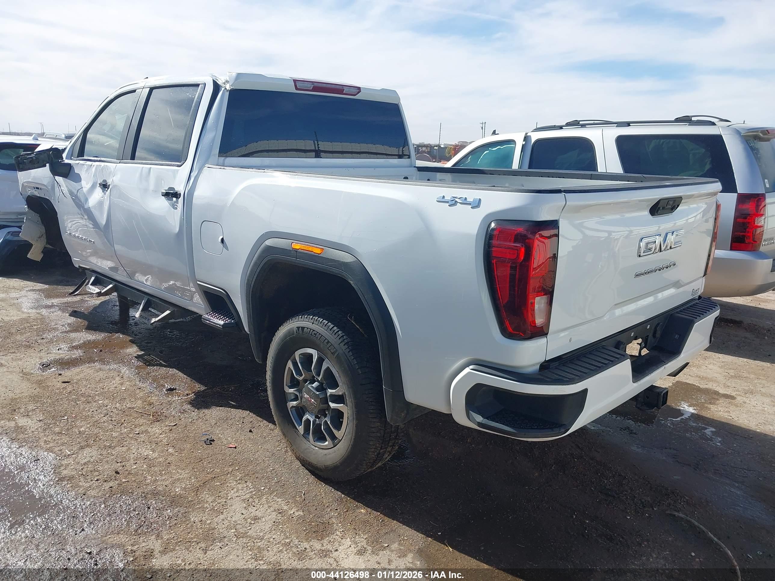 GMC SIERRA image 3