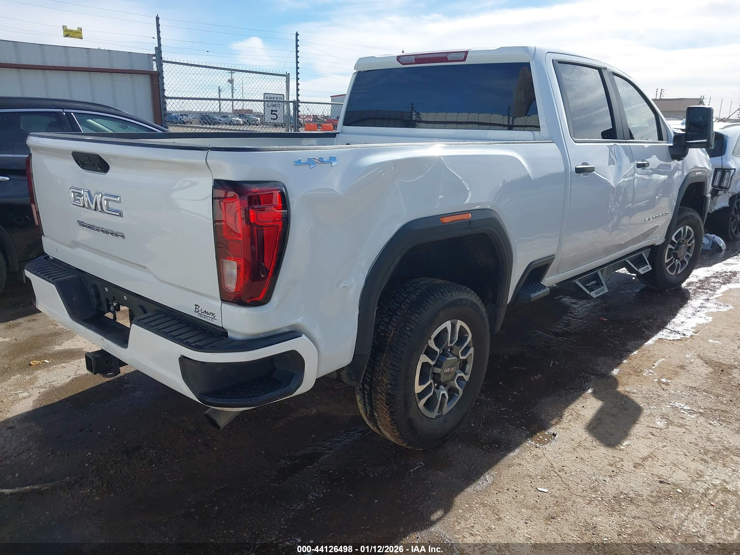 GMC SIERRA image 4