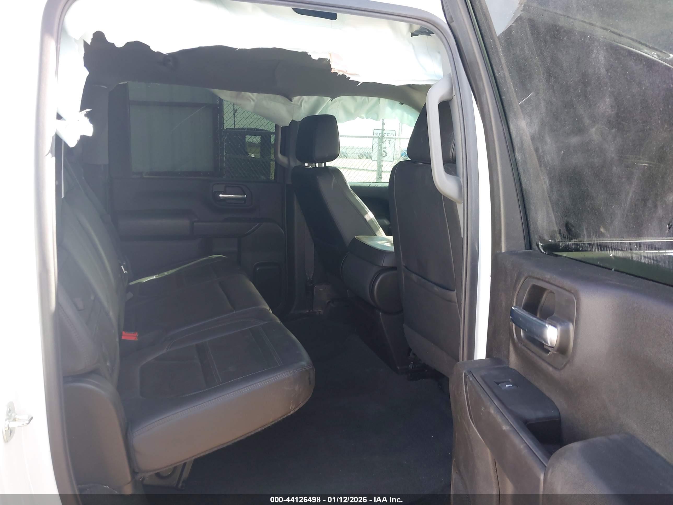 GMC SIERRA image 8