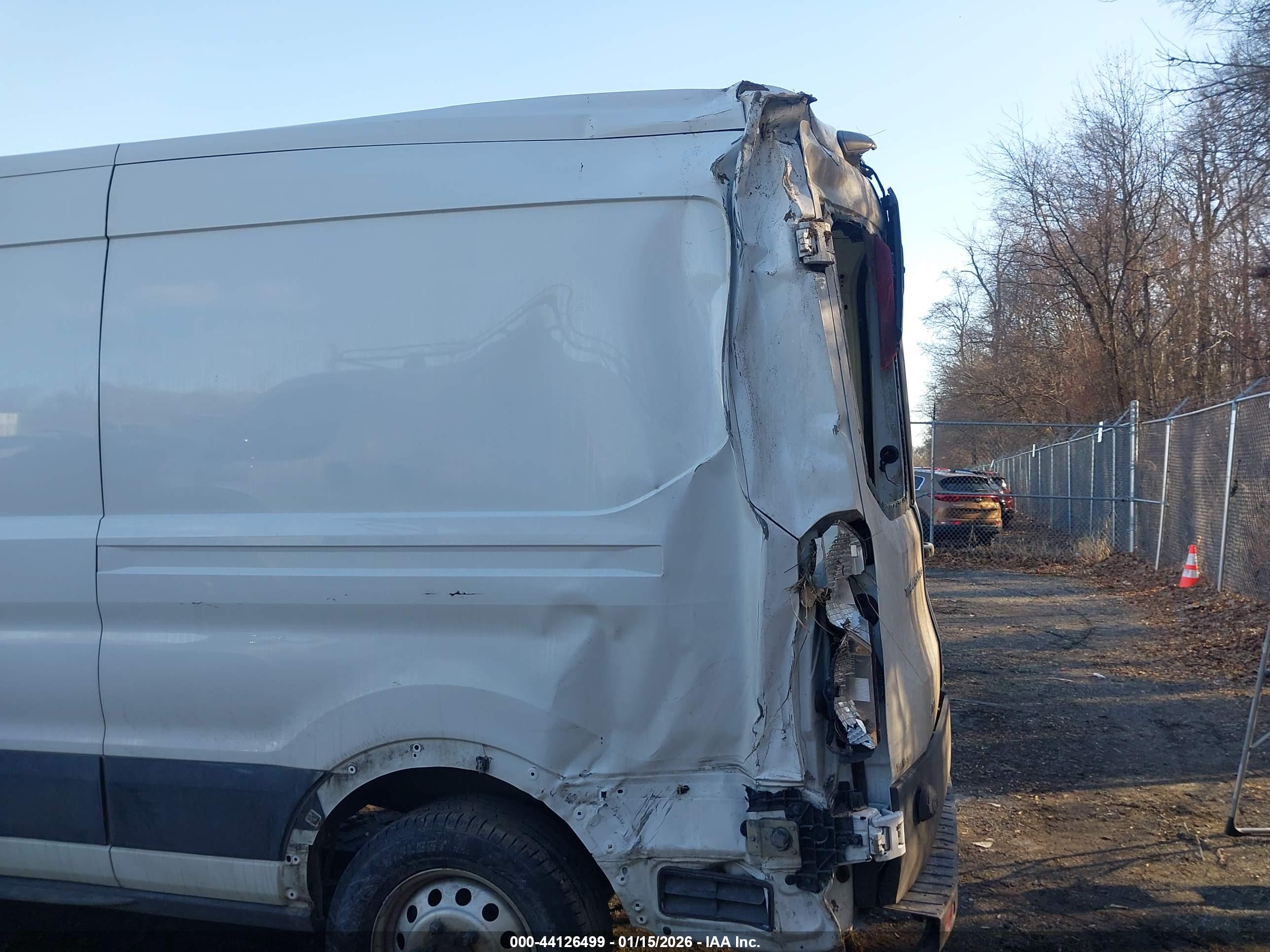 FORD TRANSIT-250 image 6