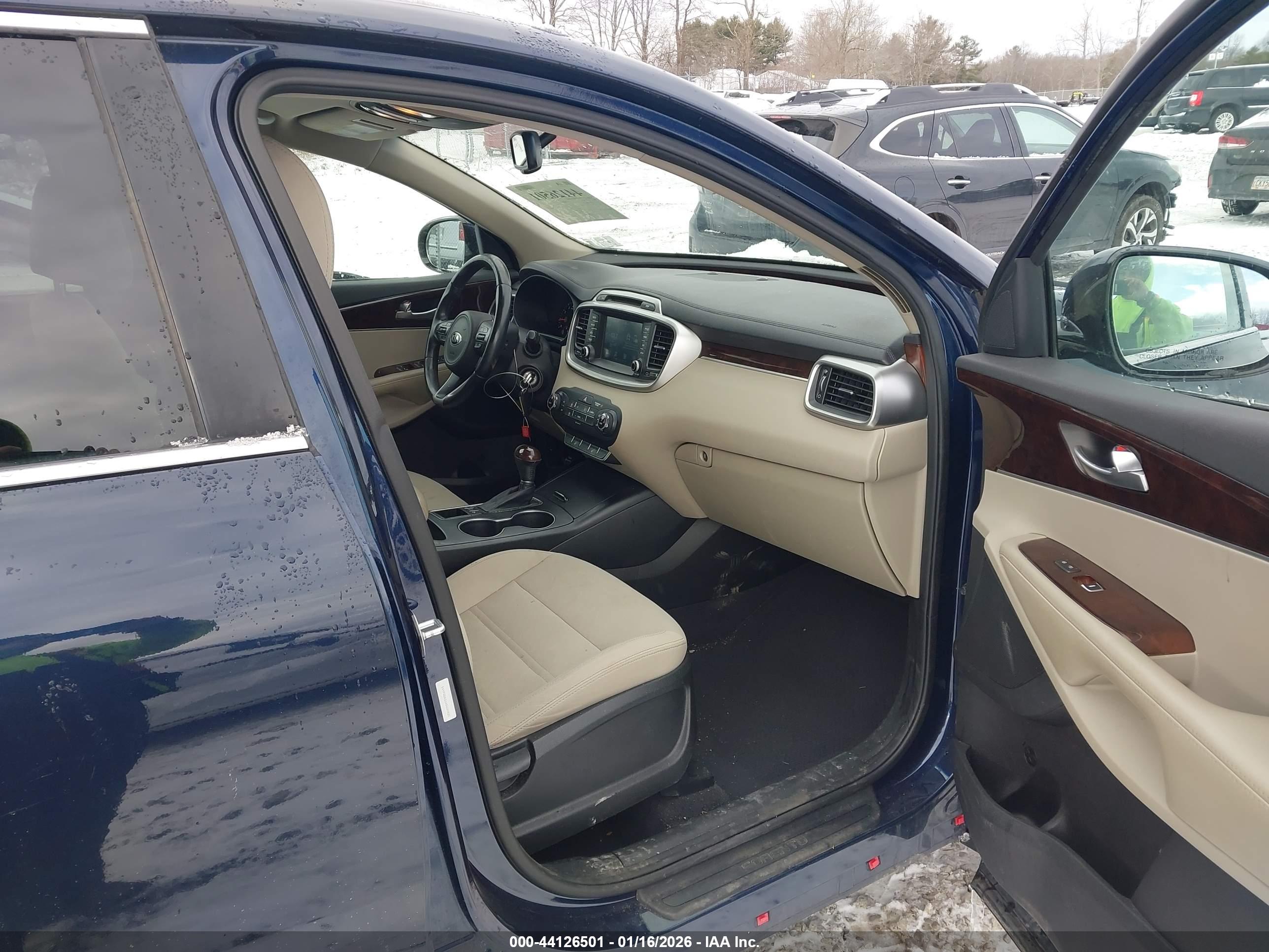 KIA SORENTO image 5
