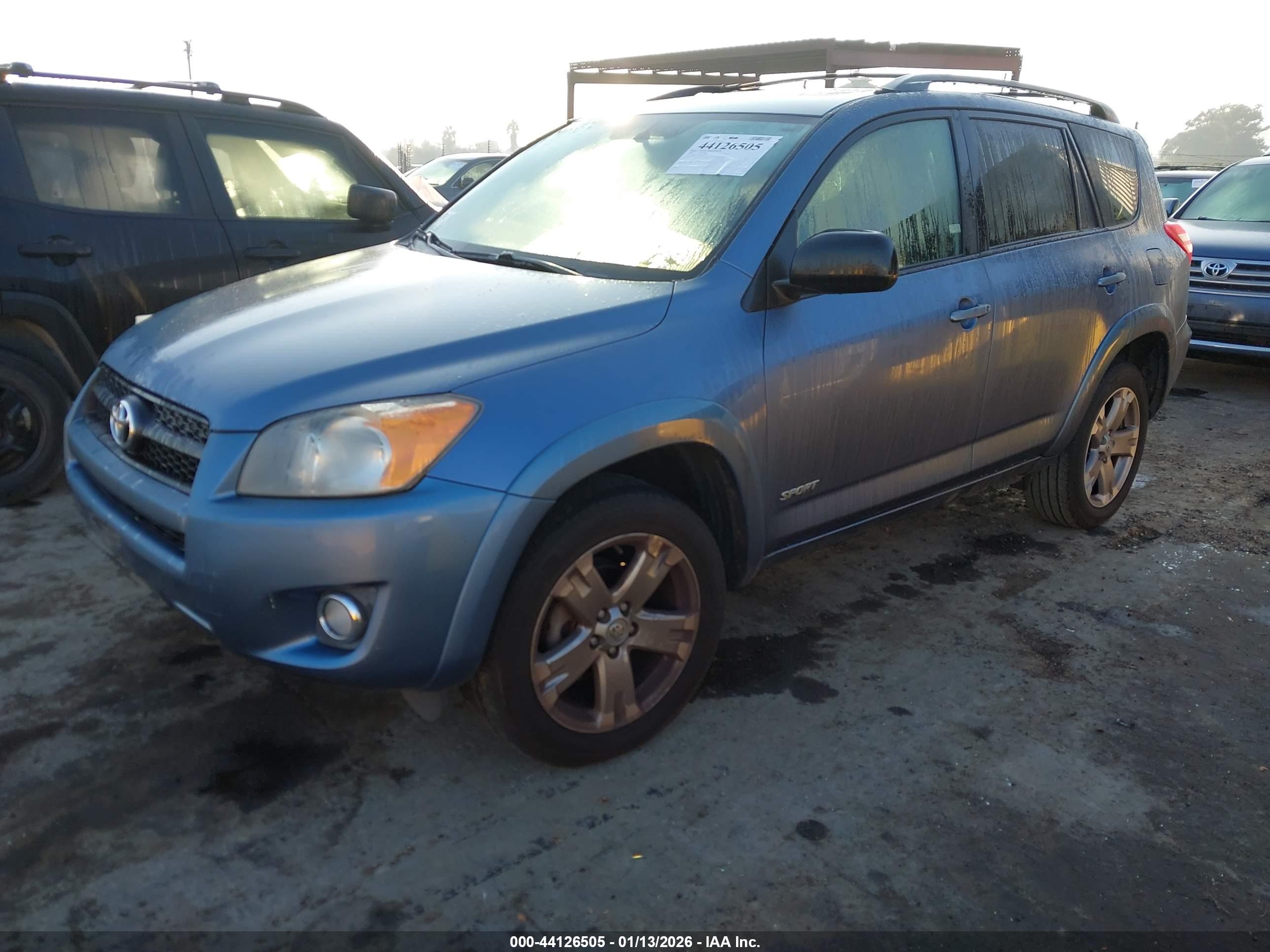 TOYOTA RAV4 image 2