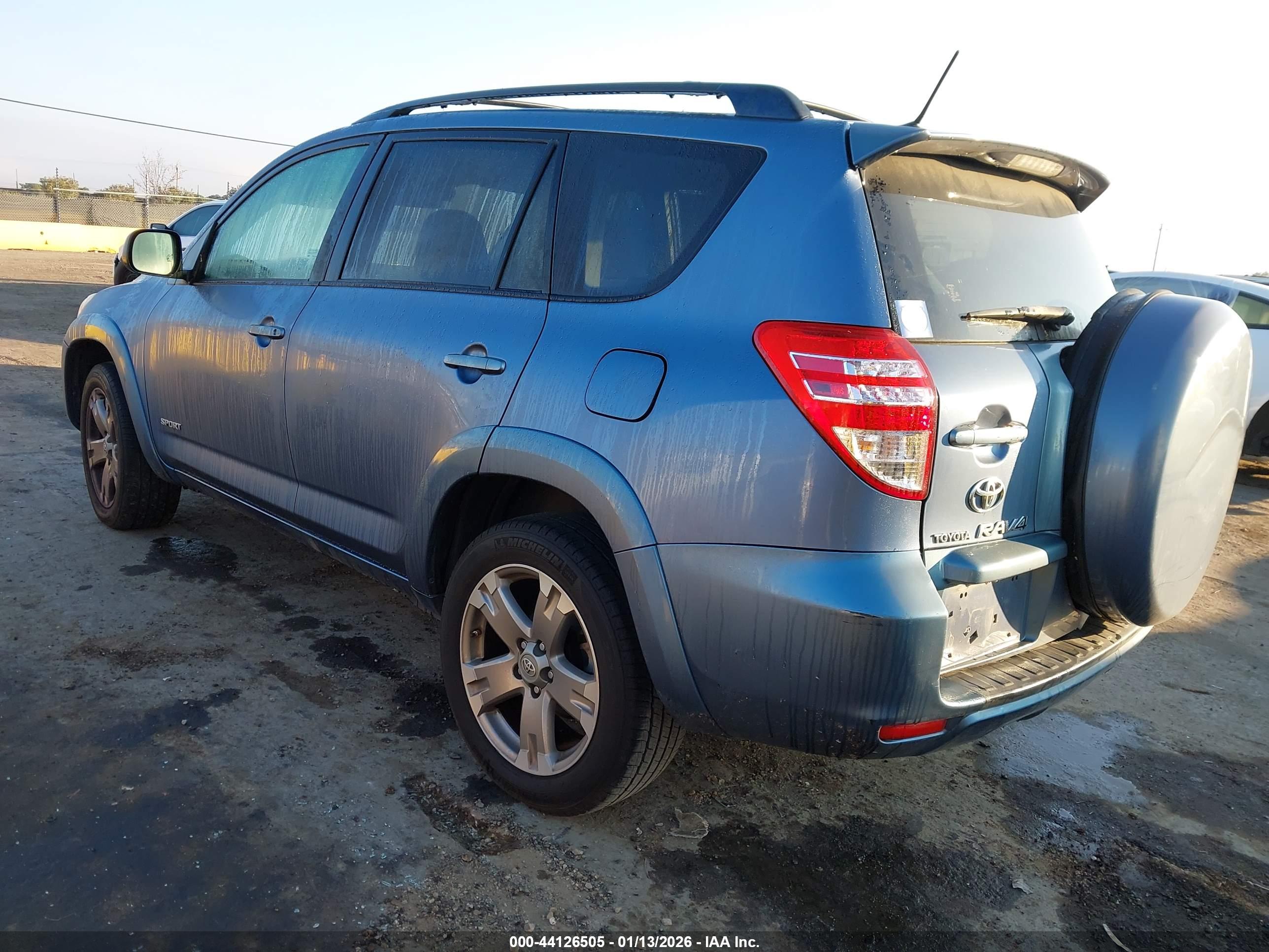 TOYOTA RAV4 image 3