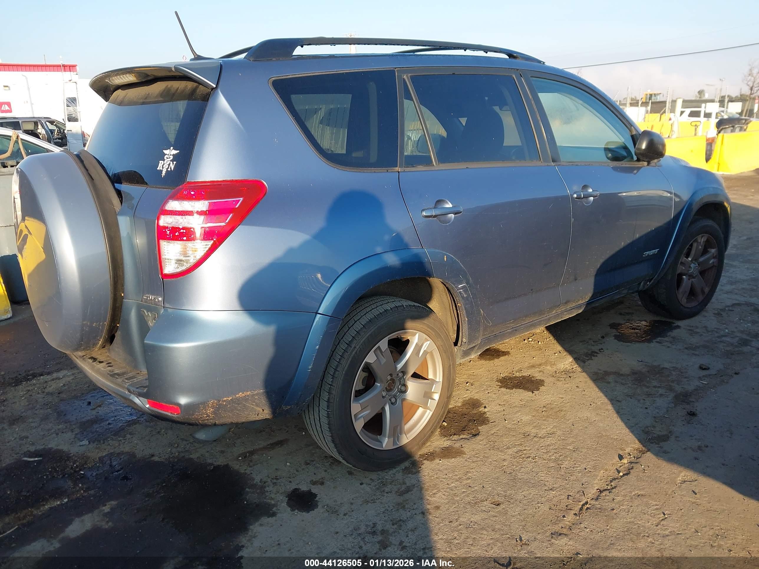 TOYOTA RAV4 image 4