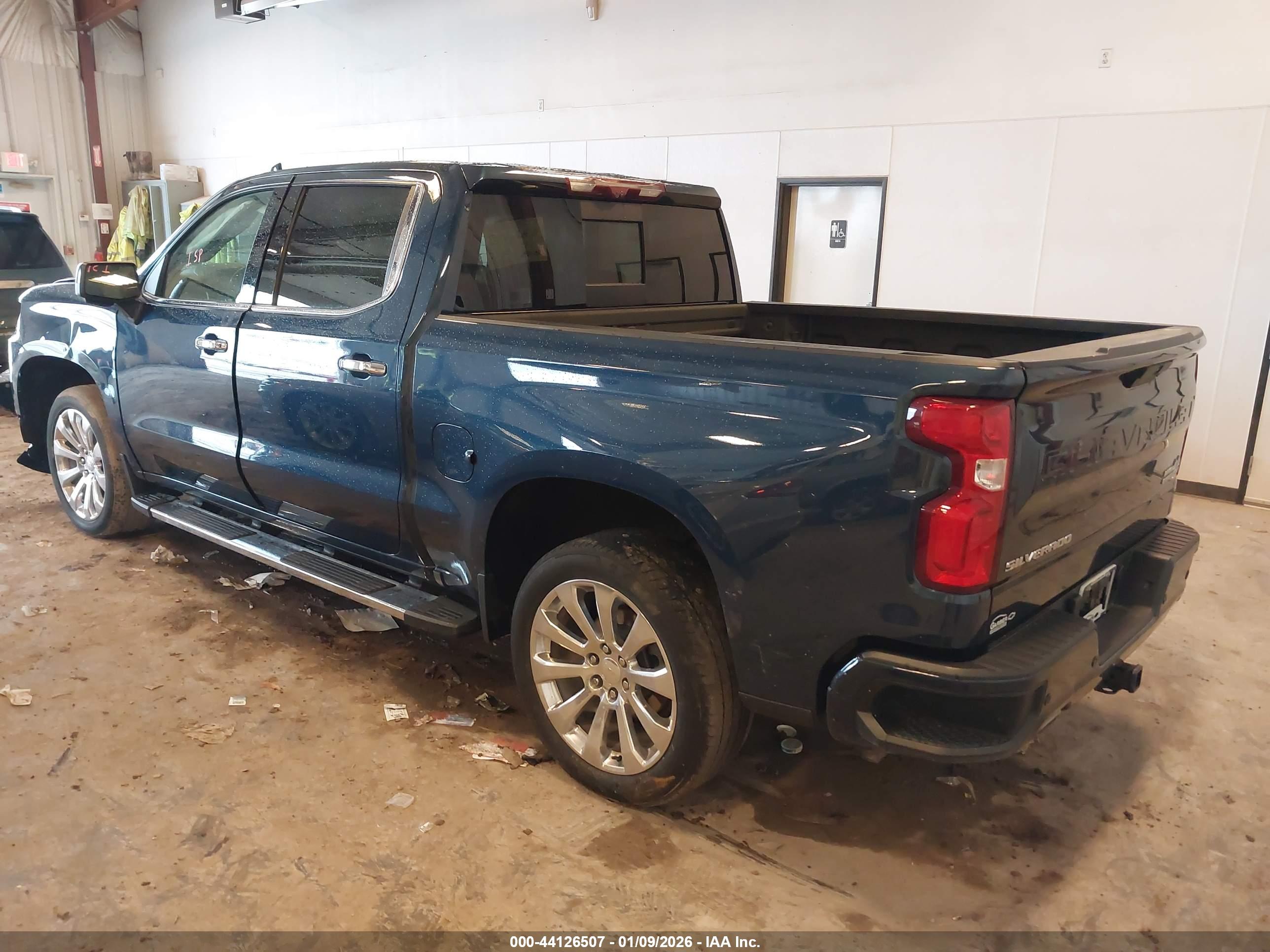 CHEVROLET SILVERADO image 3