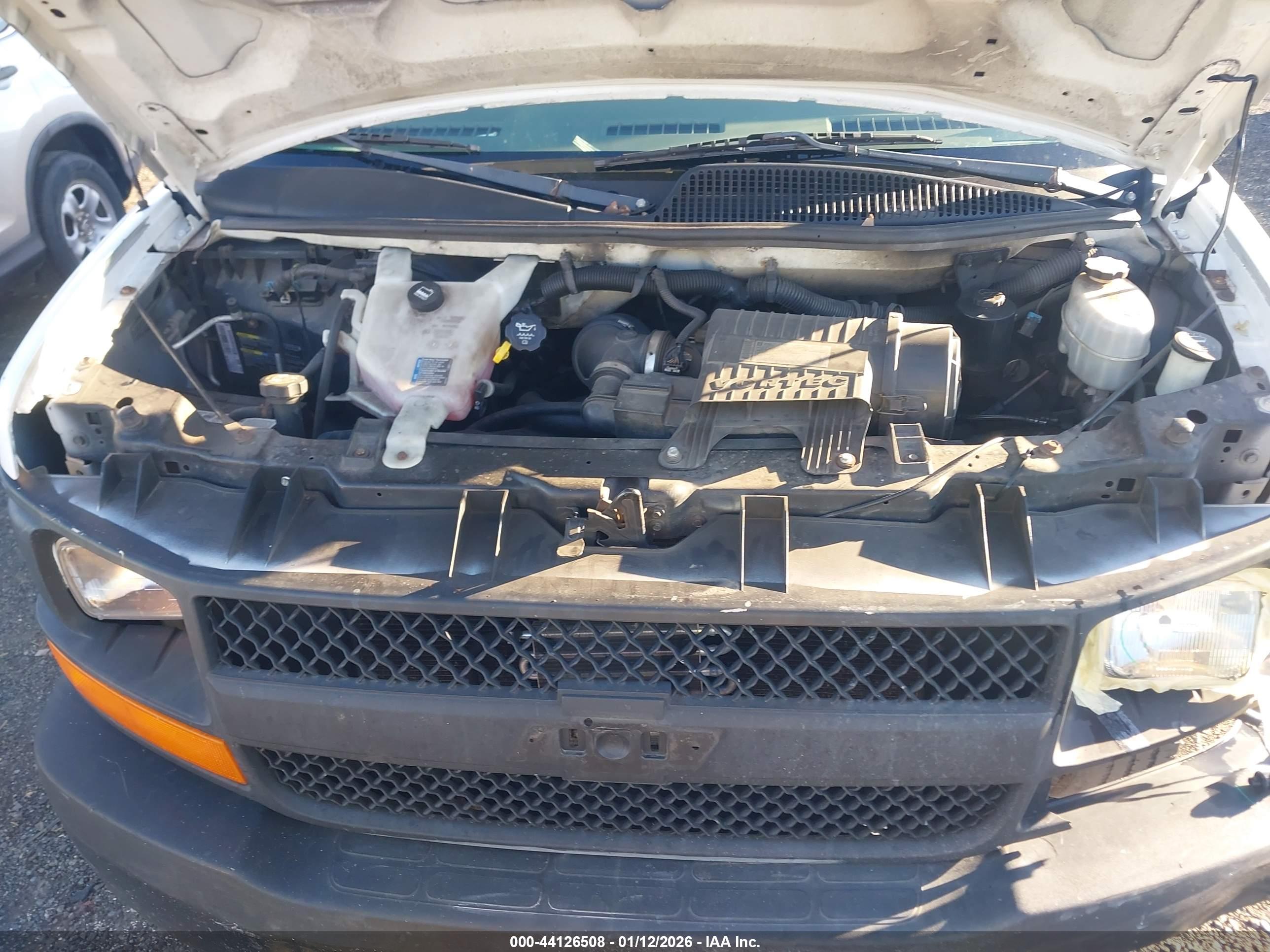 CHEVROLET EXPRESS image 10