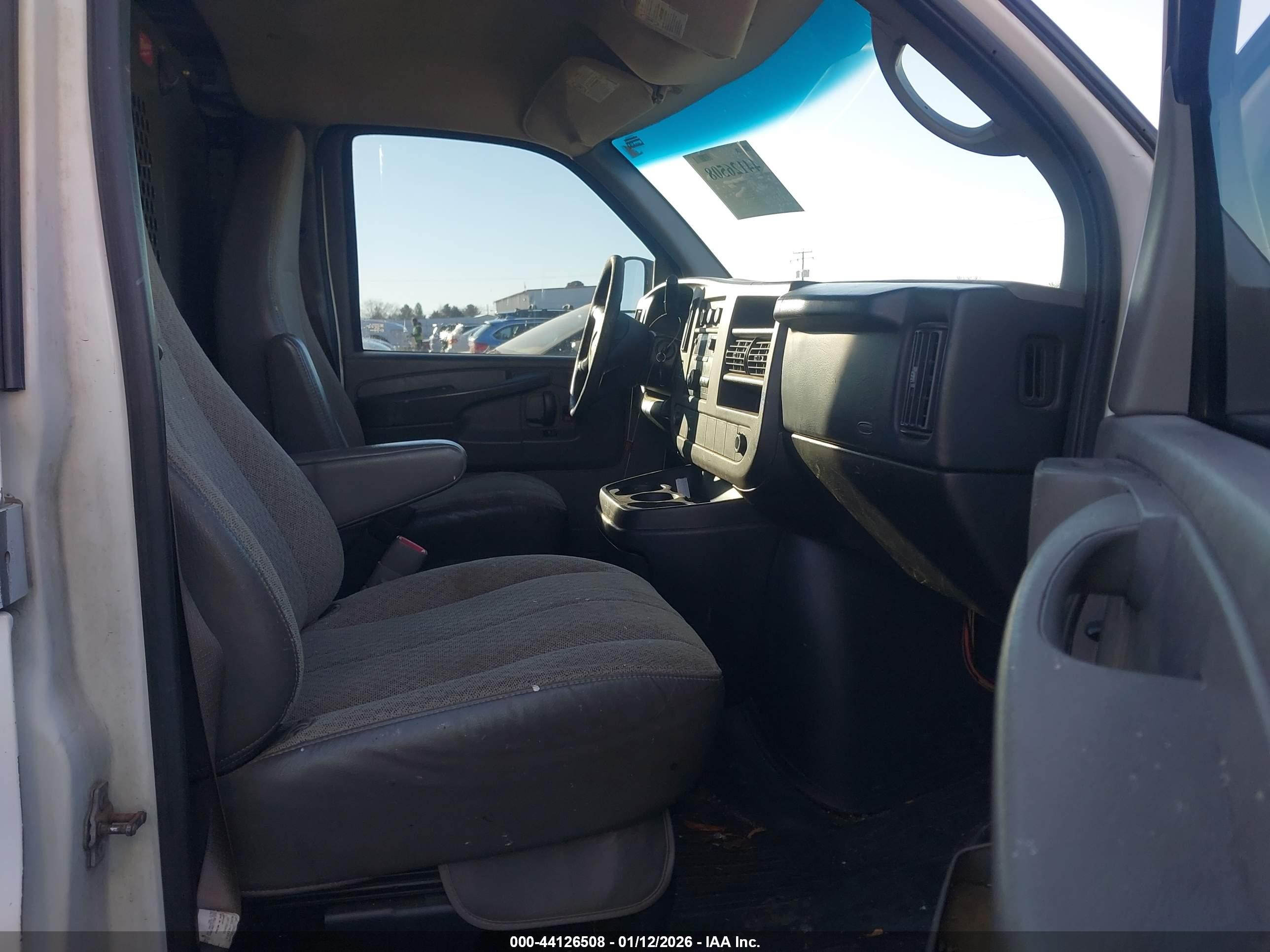 CHEVROLET EXPRESS image 5