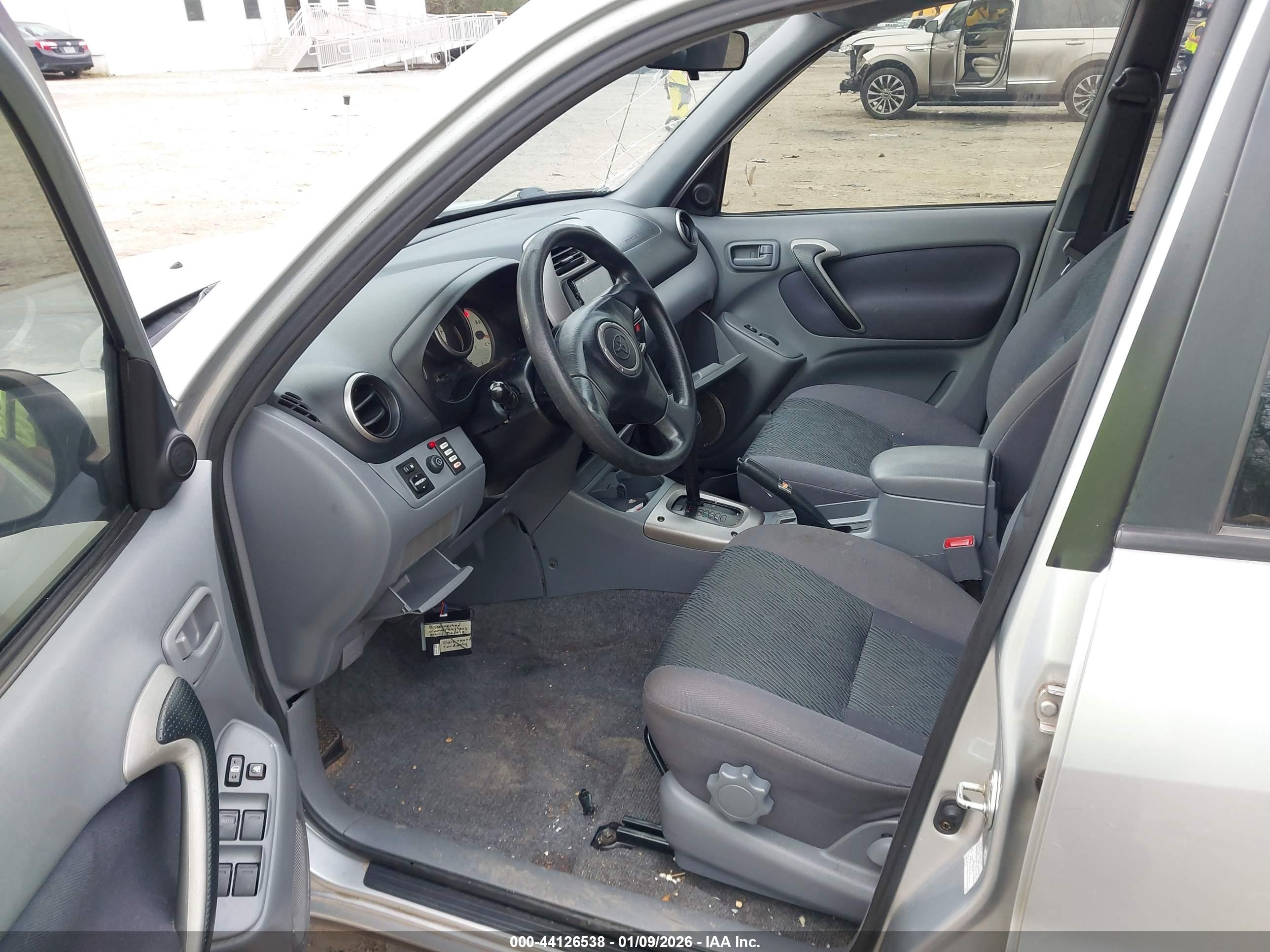 TOYOTA RAV4 image 5