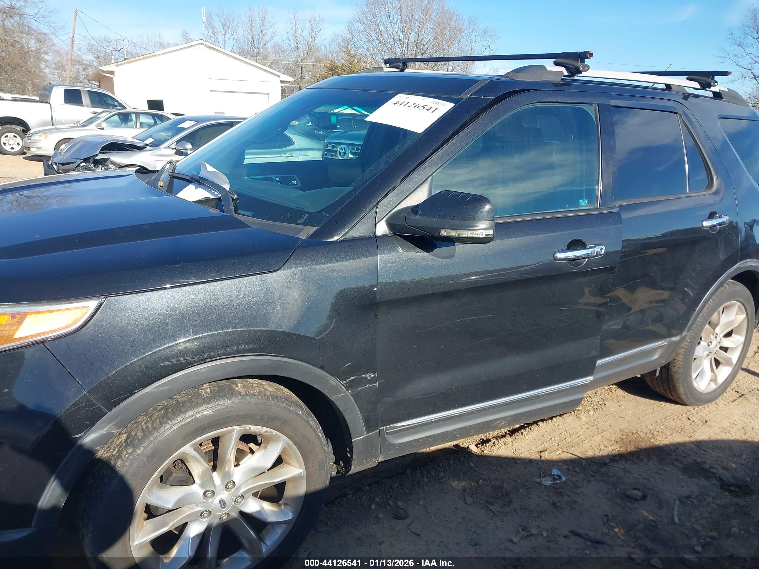 FORD EXPLORER image 6