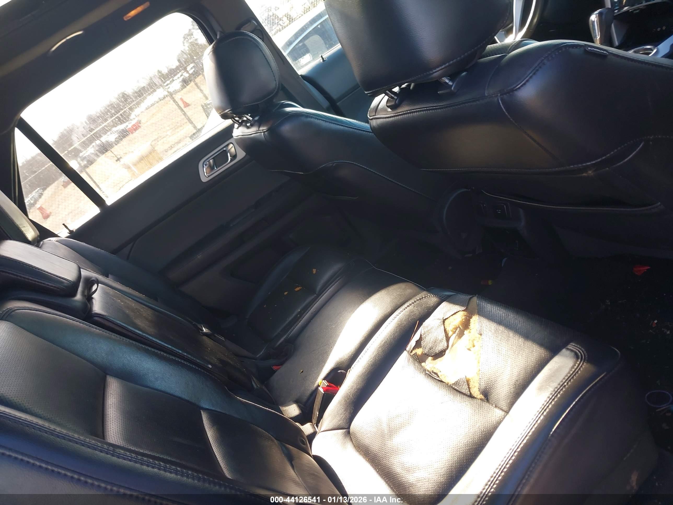 FORD EXPLORER image 8
