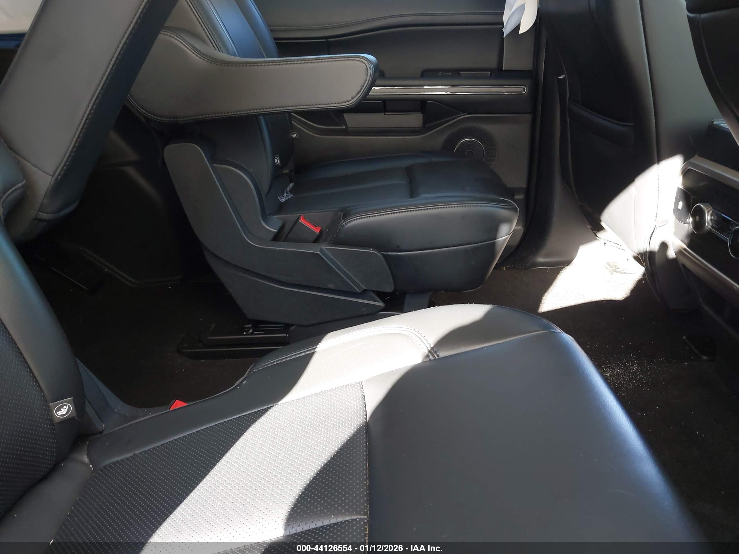 FORD EXPEDITION image 8