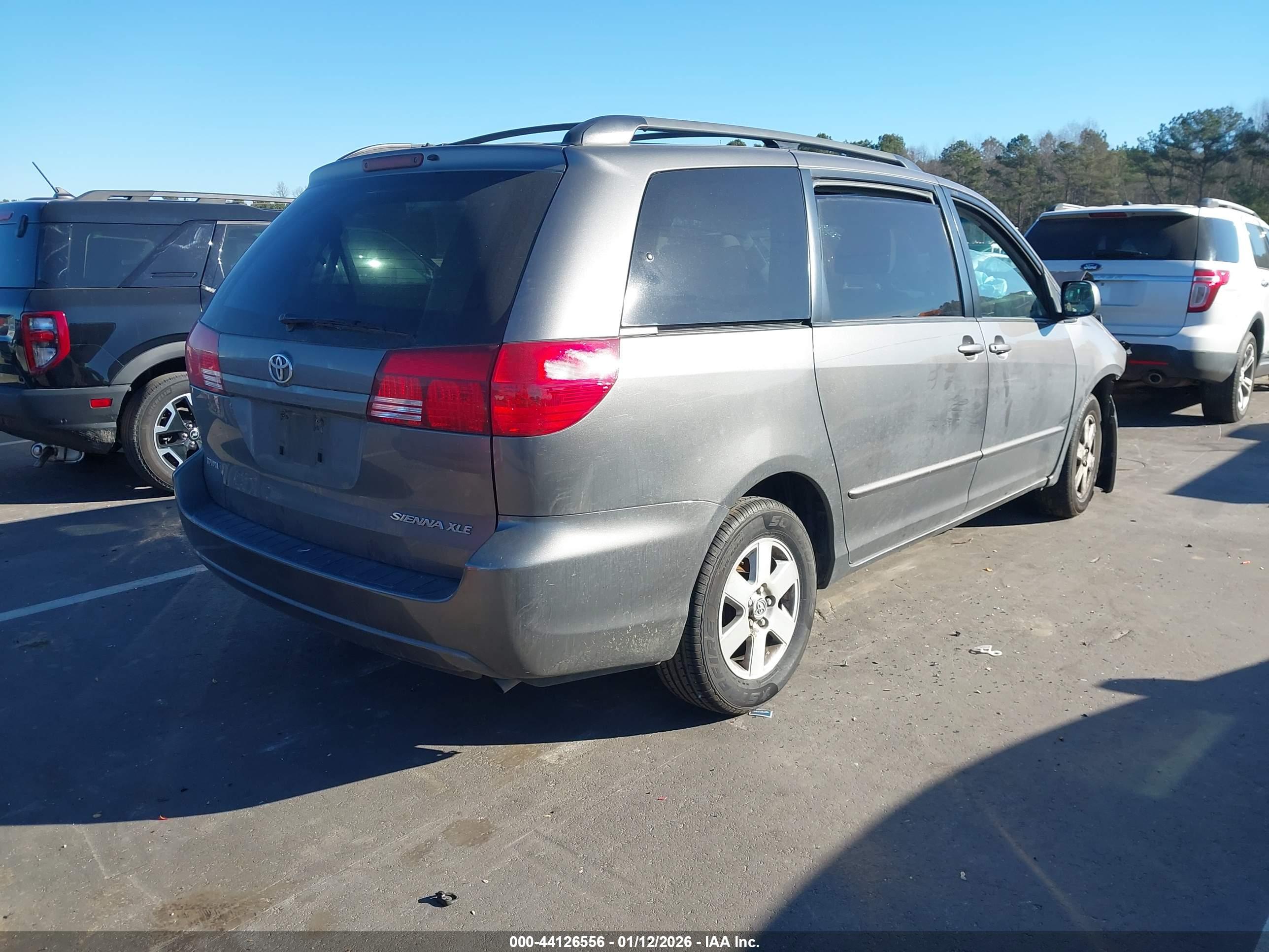 TOYOTA SIENNA image 4