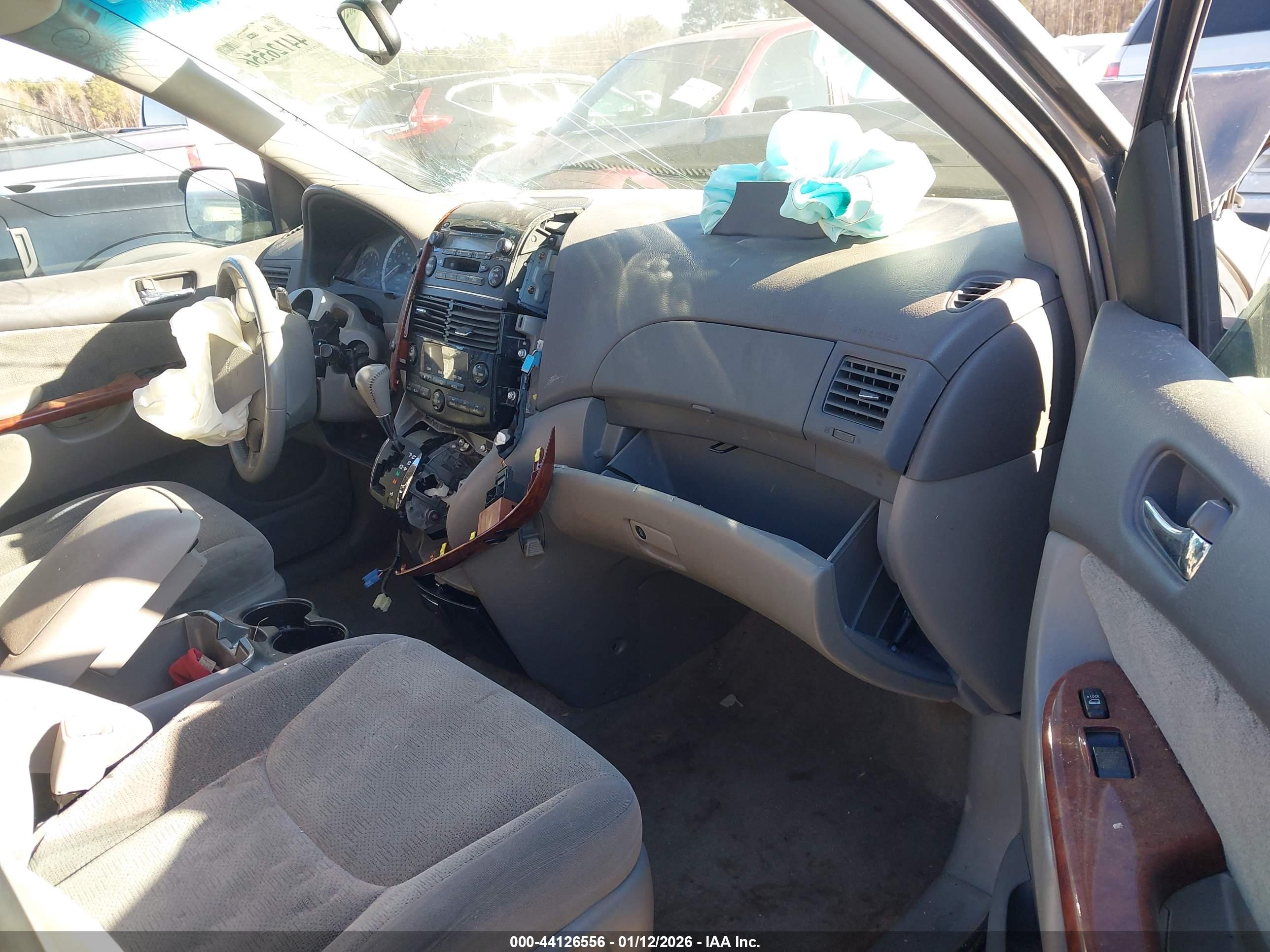 TOYOTA SIENNA image 5