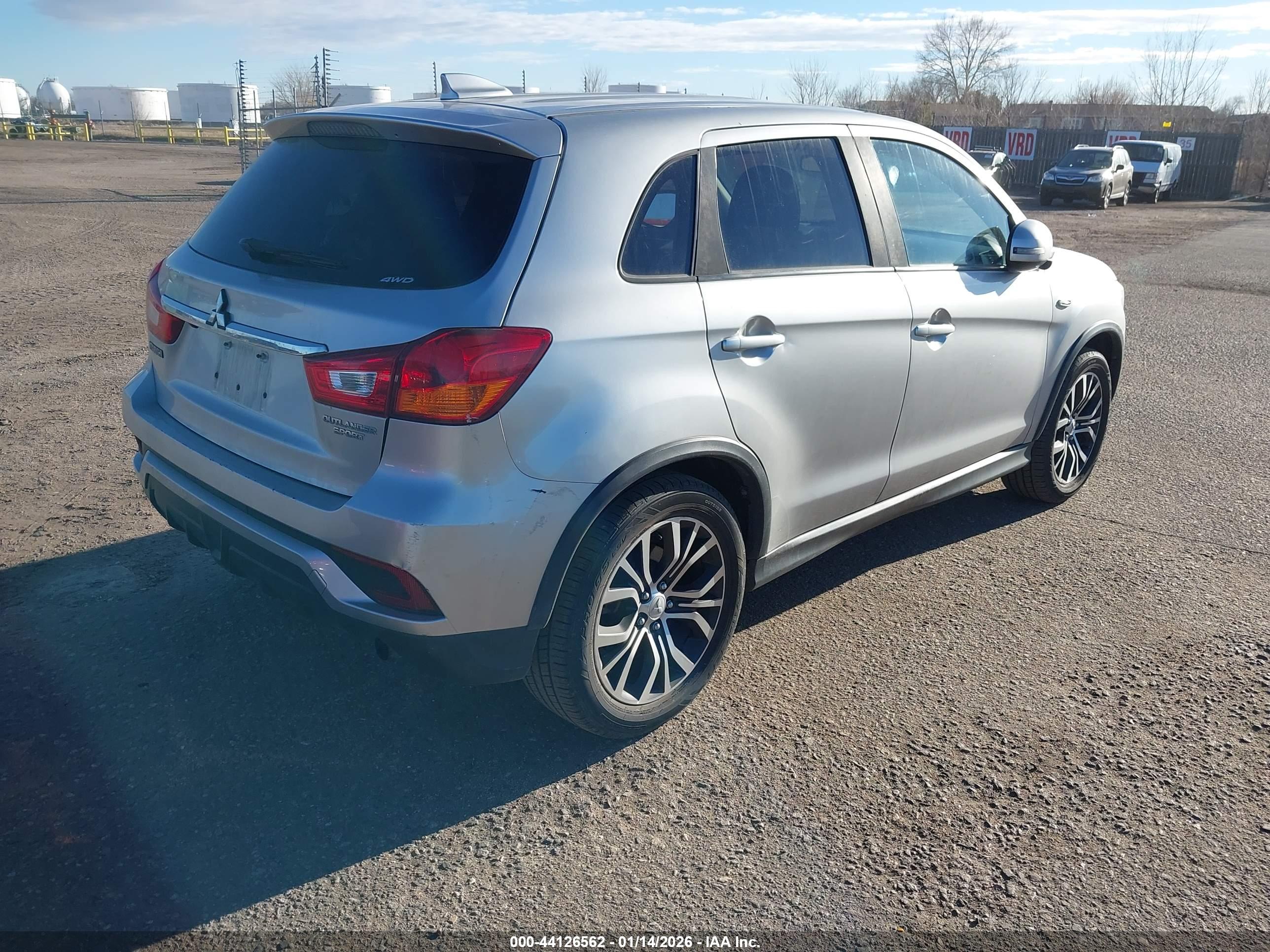 MITSUBISHI OUTLANDER image 4