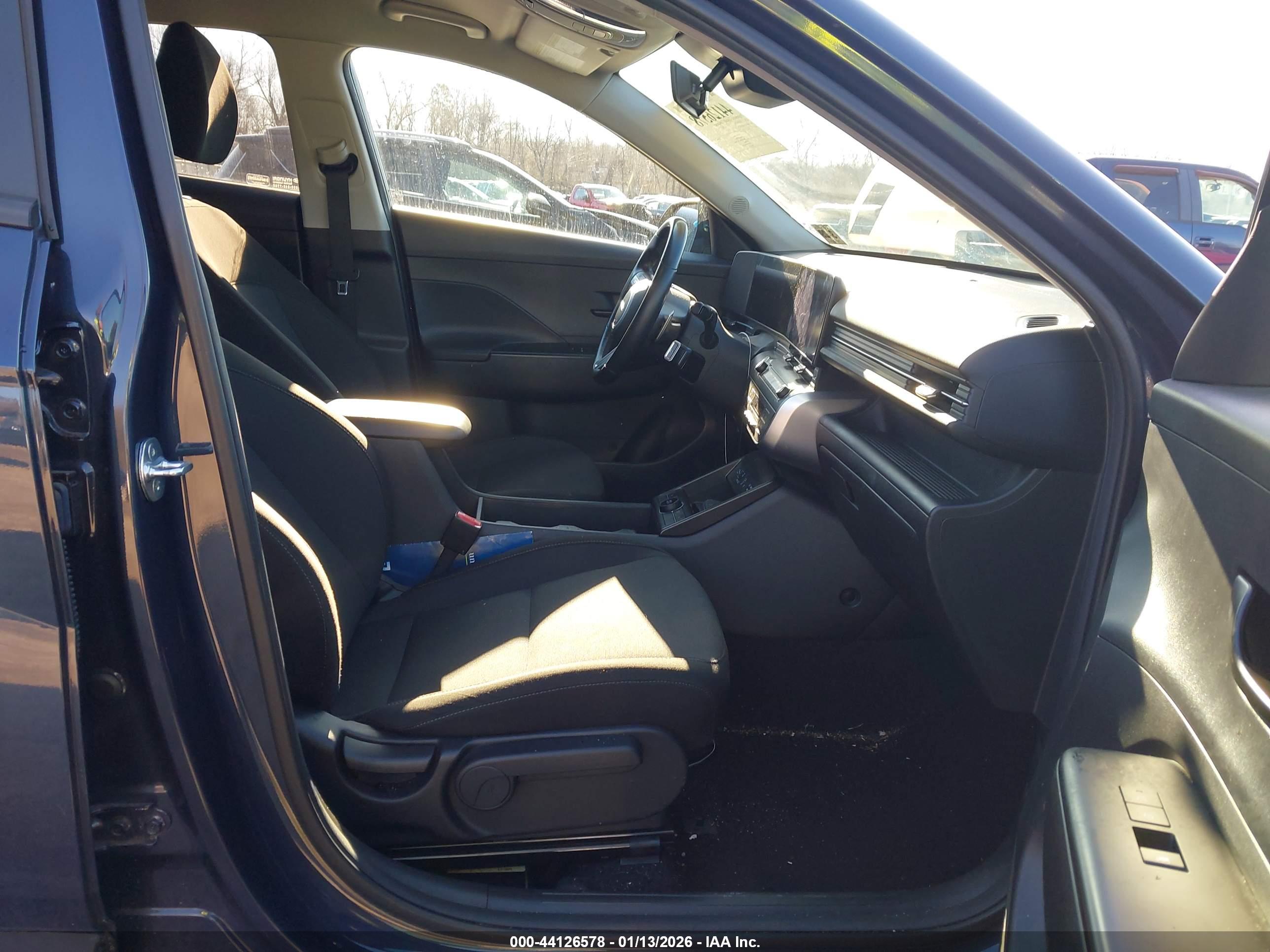 HYUNDAI KONA image 5