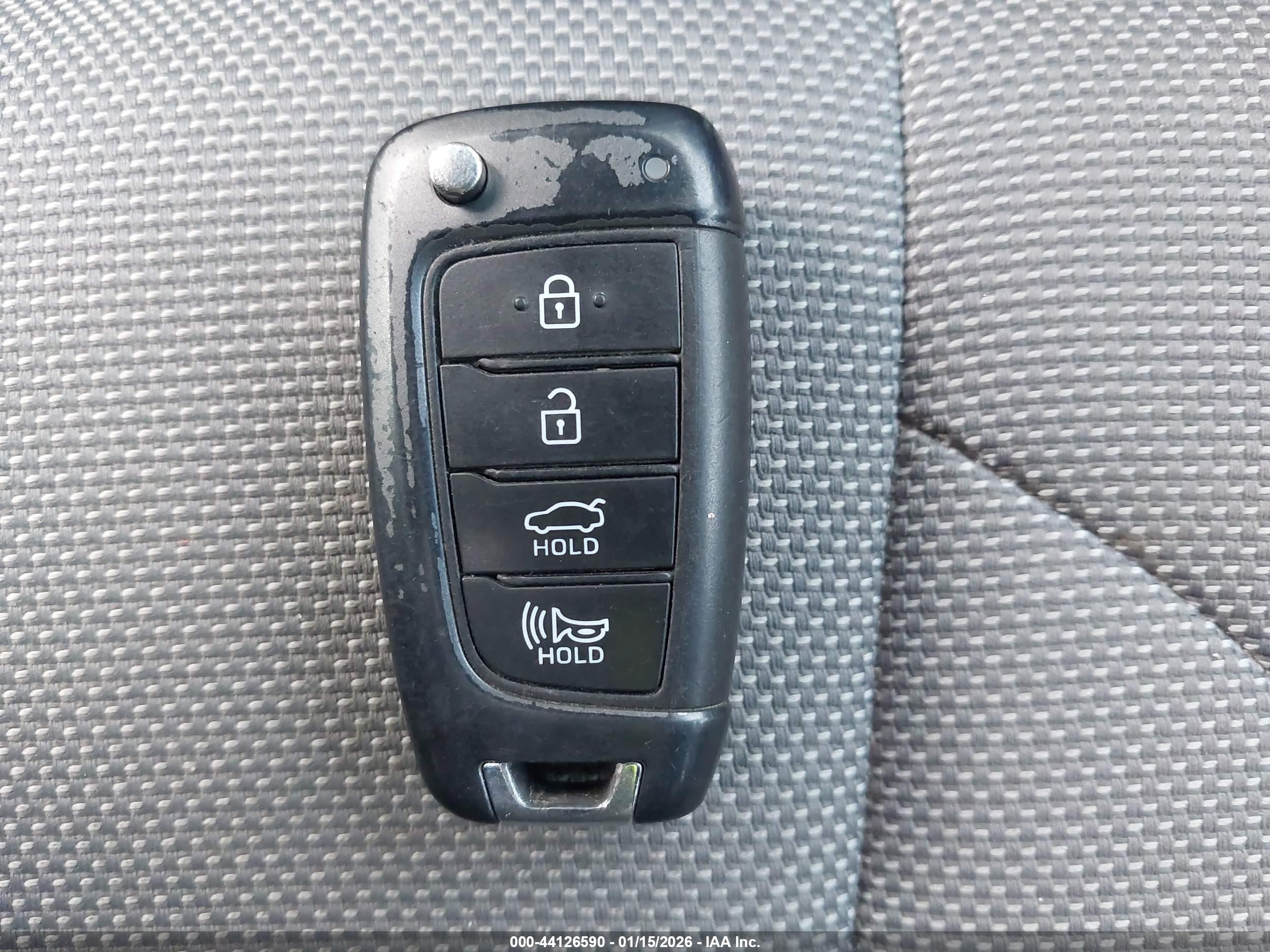 HYUNDAI ELANTRA image 11