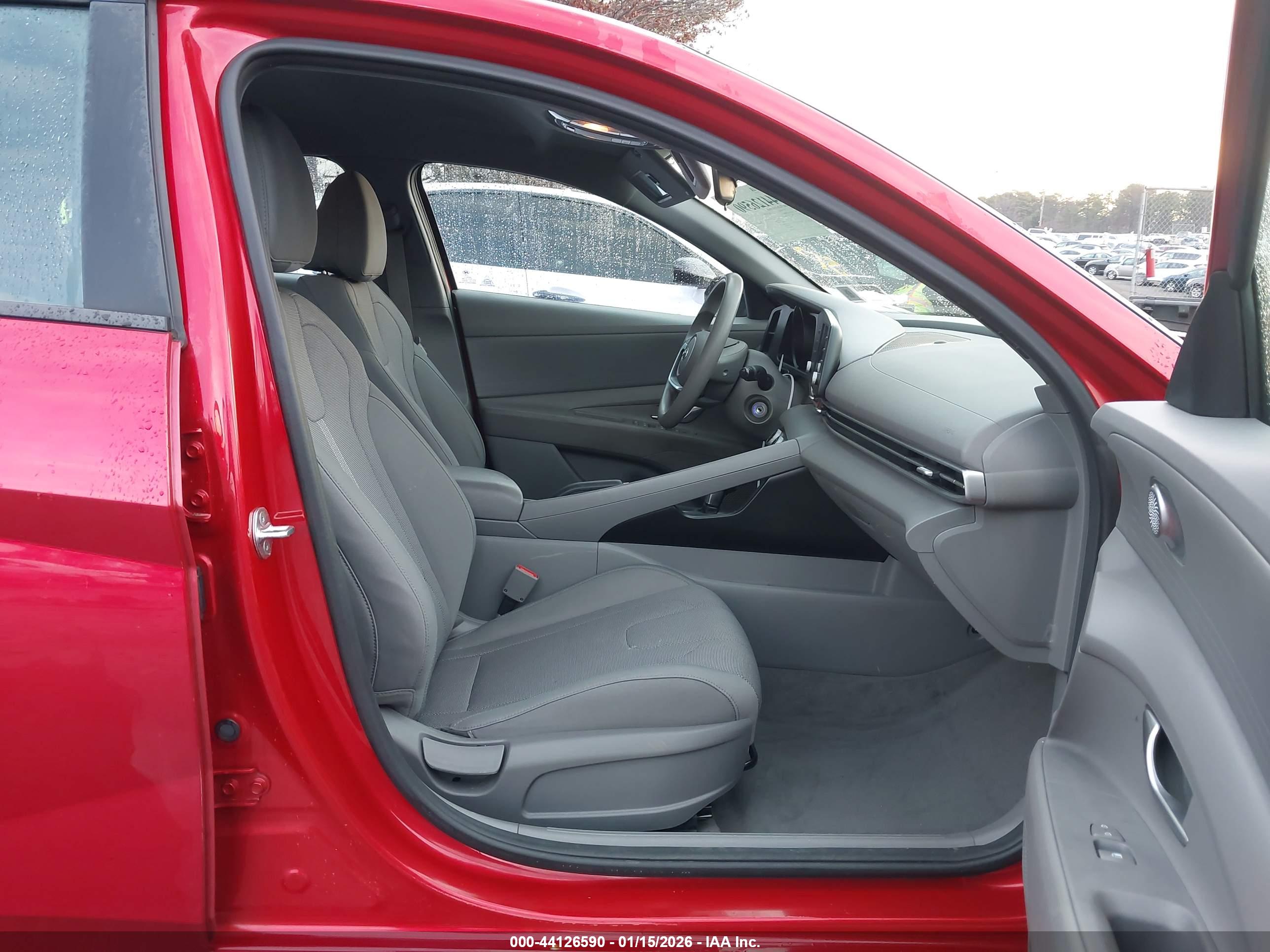 HYUNDAI ELANTRA image 5