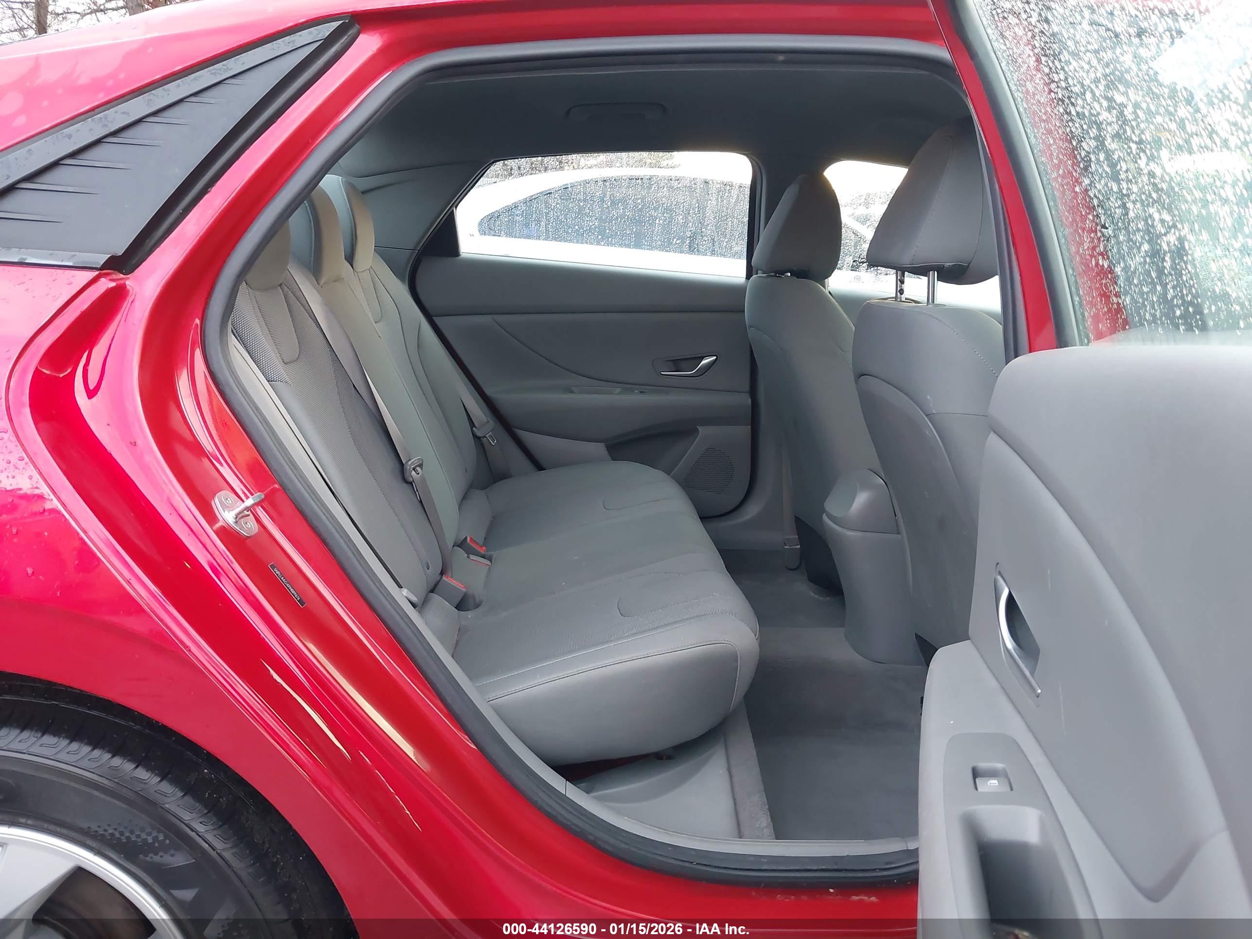 HYUNDAI ELANTRA image 8