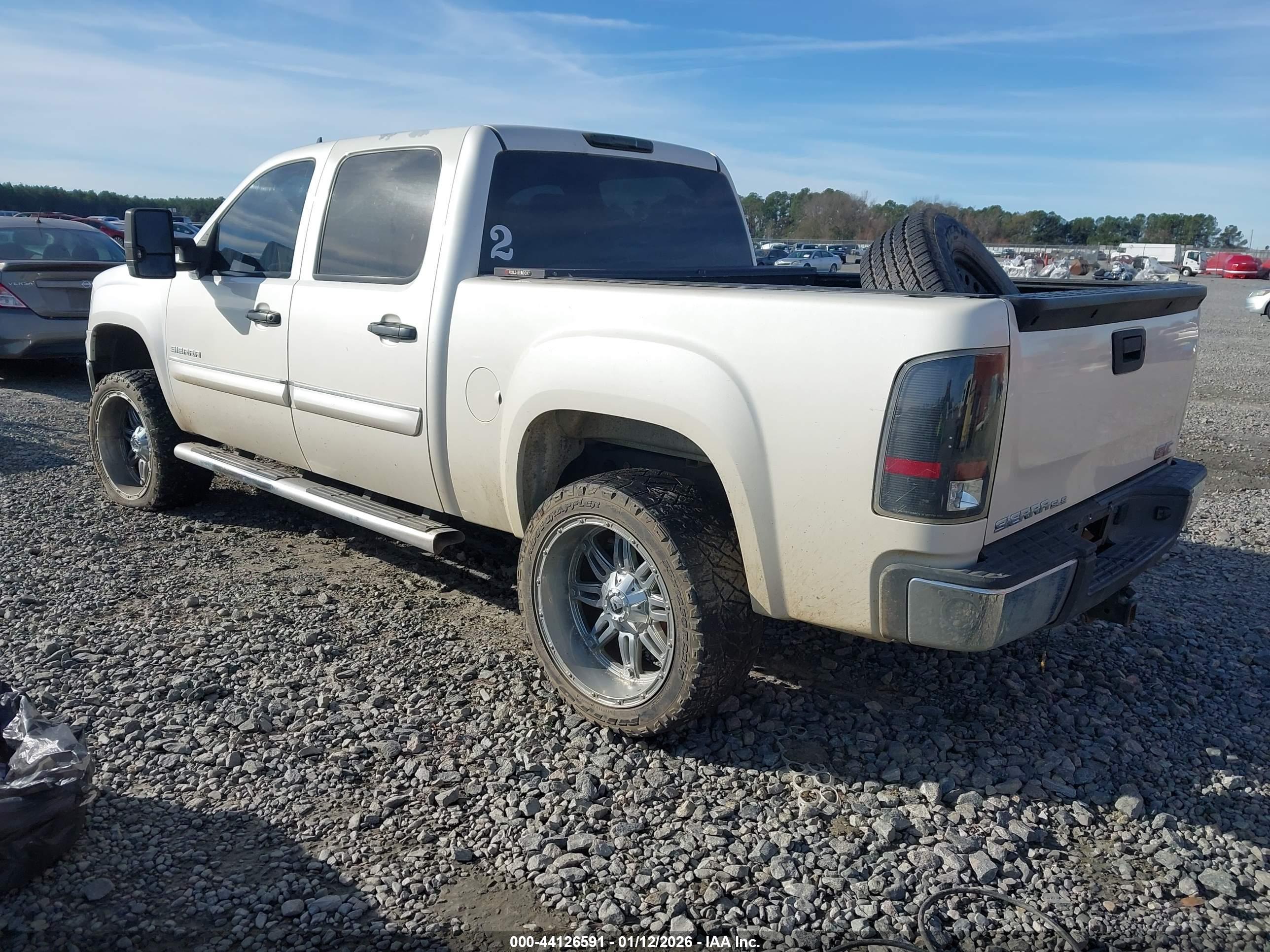 GMC SIERRA image 3