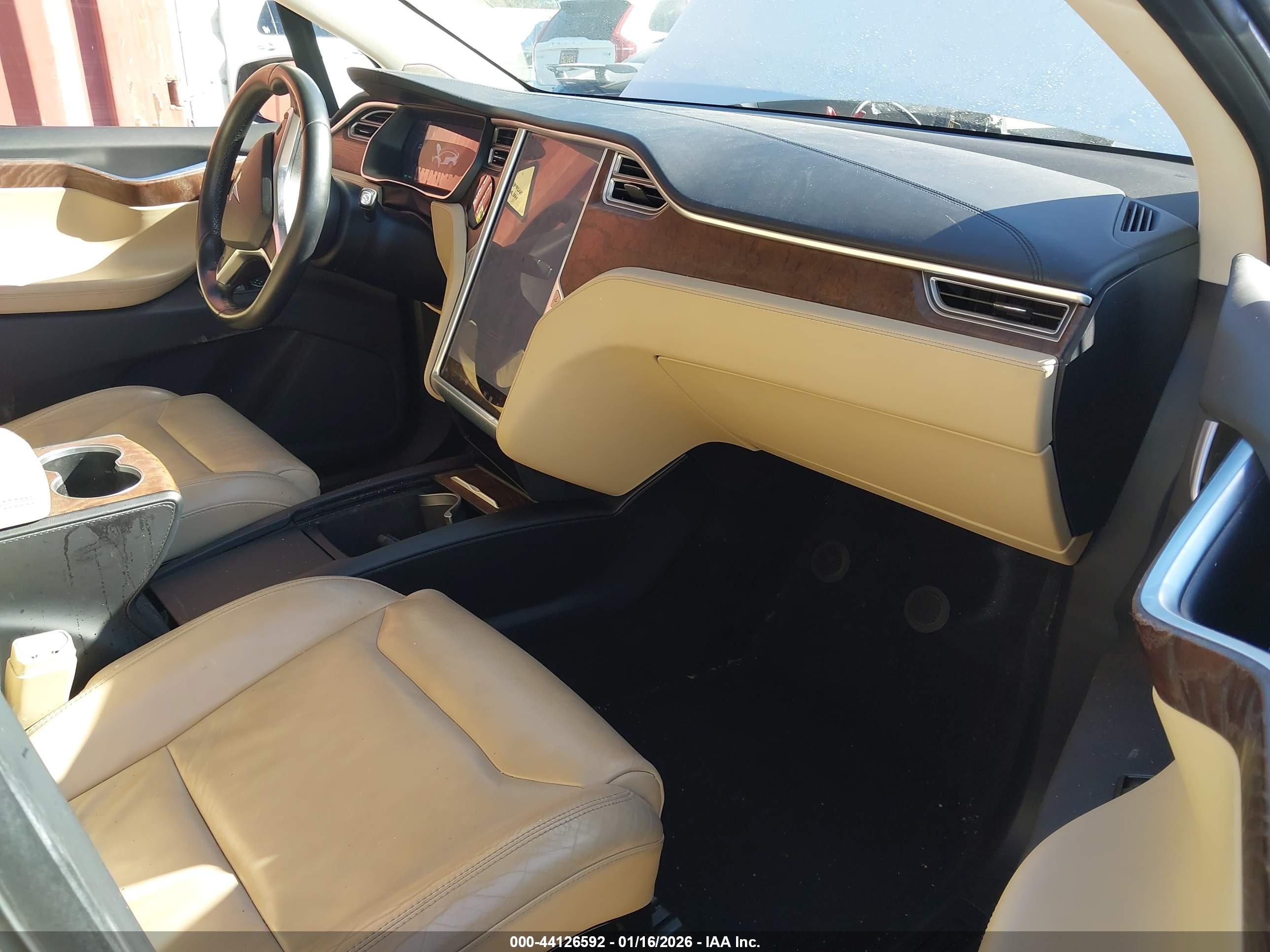 TESLA MODEL image 5